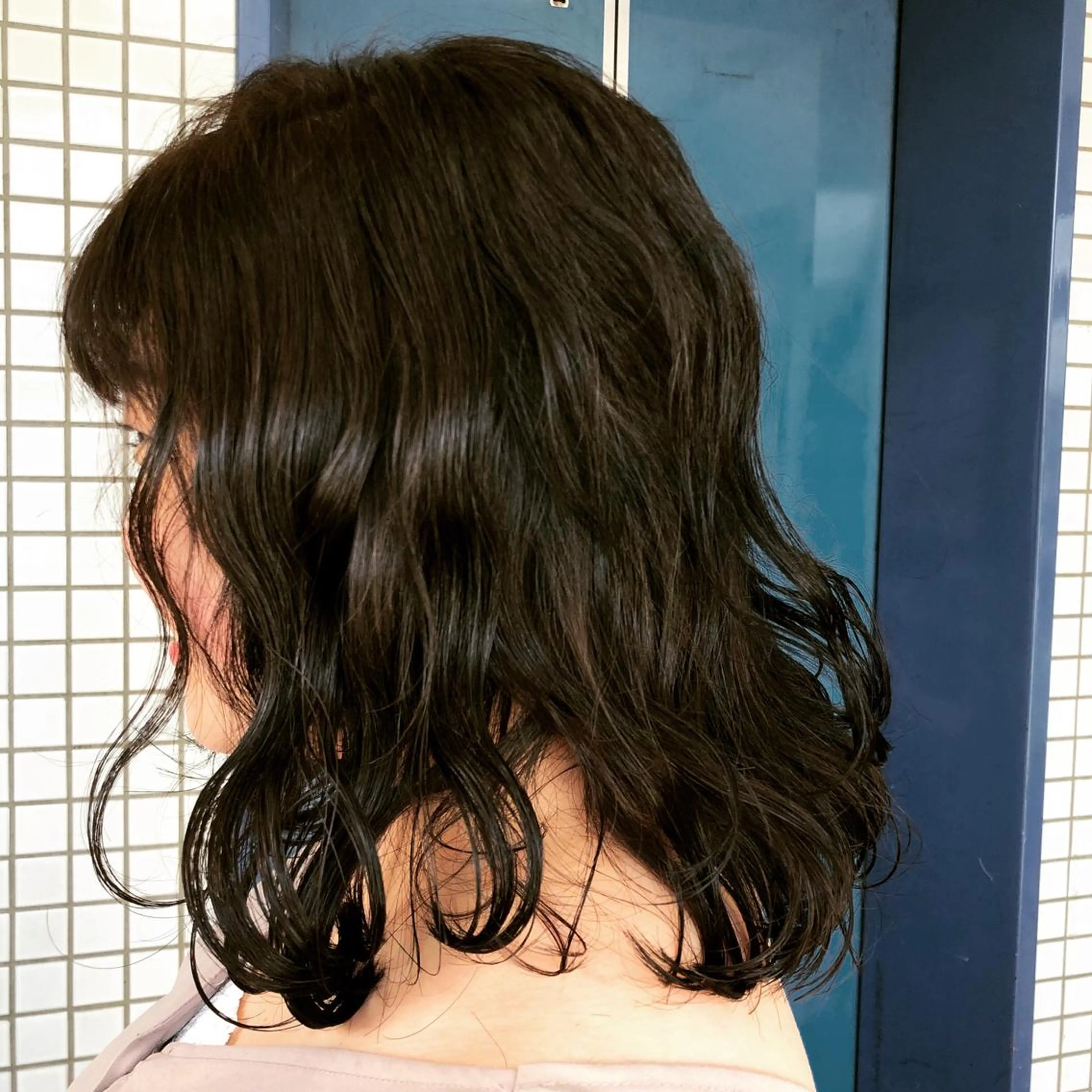 ミディアム カラー アッシュ バイオレットカラー バイオレットアッシュ カット ヘアカラー トリートメント 根岸 真奈美のヘアスタイル