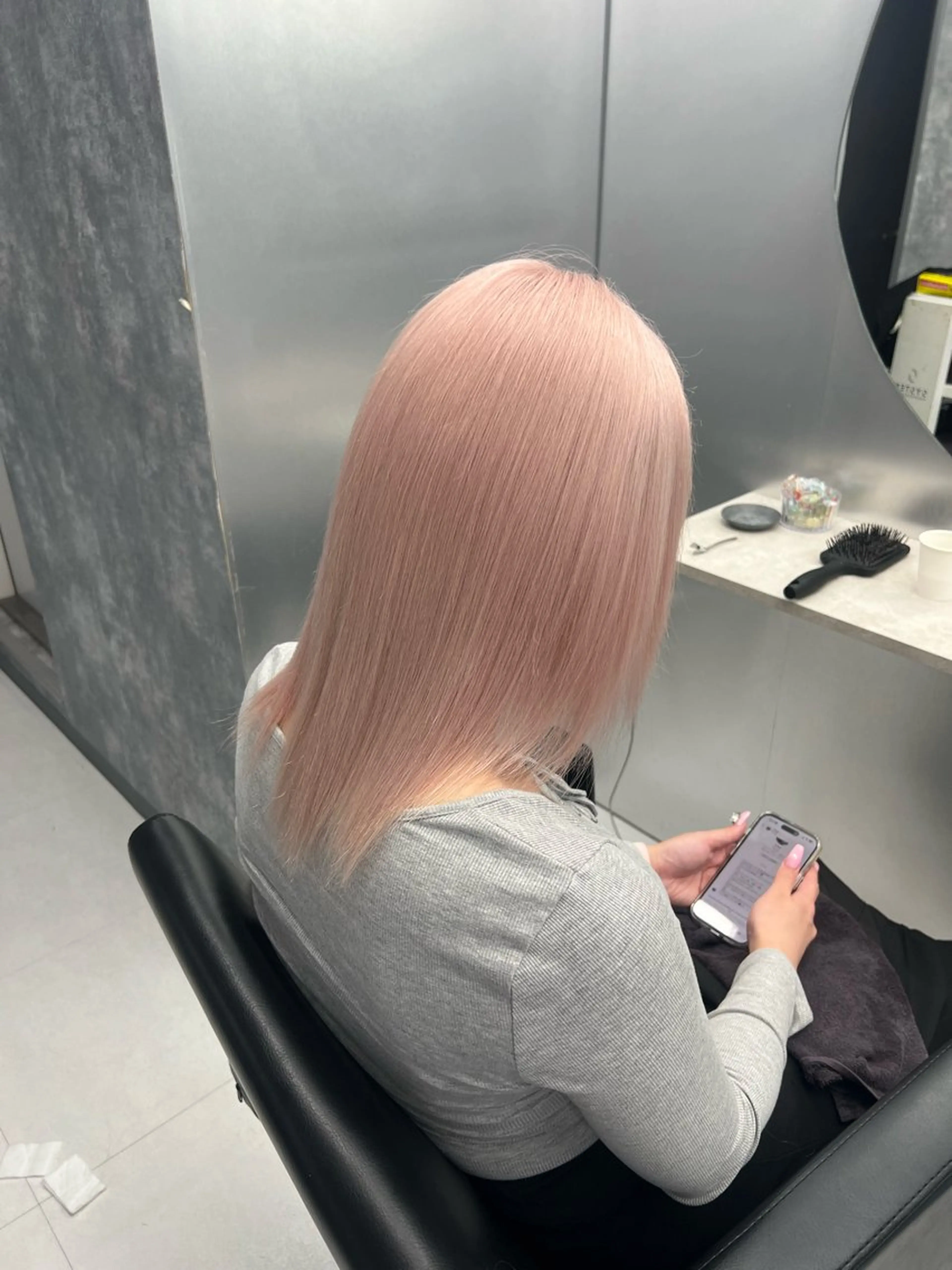 ミディアム カラー ヘアカラー トリートメント 👑高評価多数エク ステ×ハイトーン唯澄のヘアスタイル