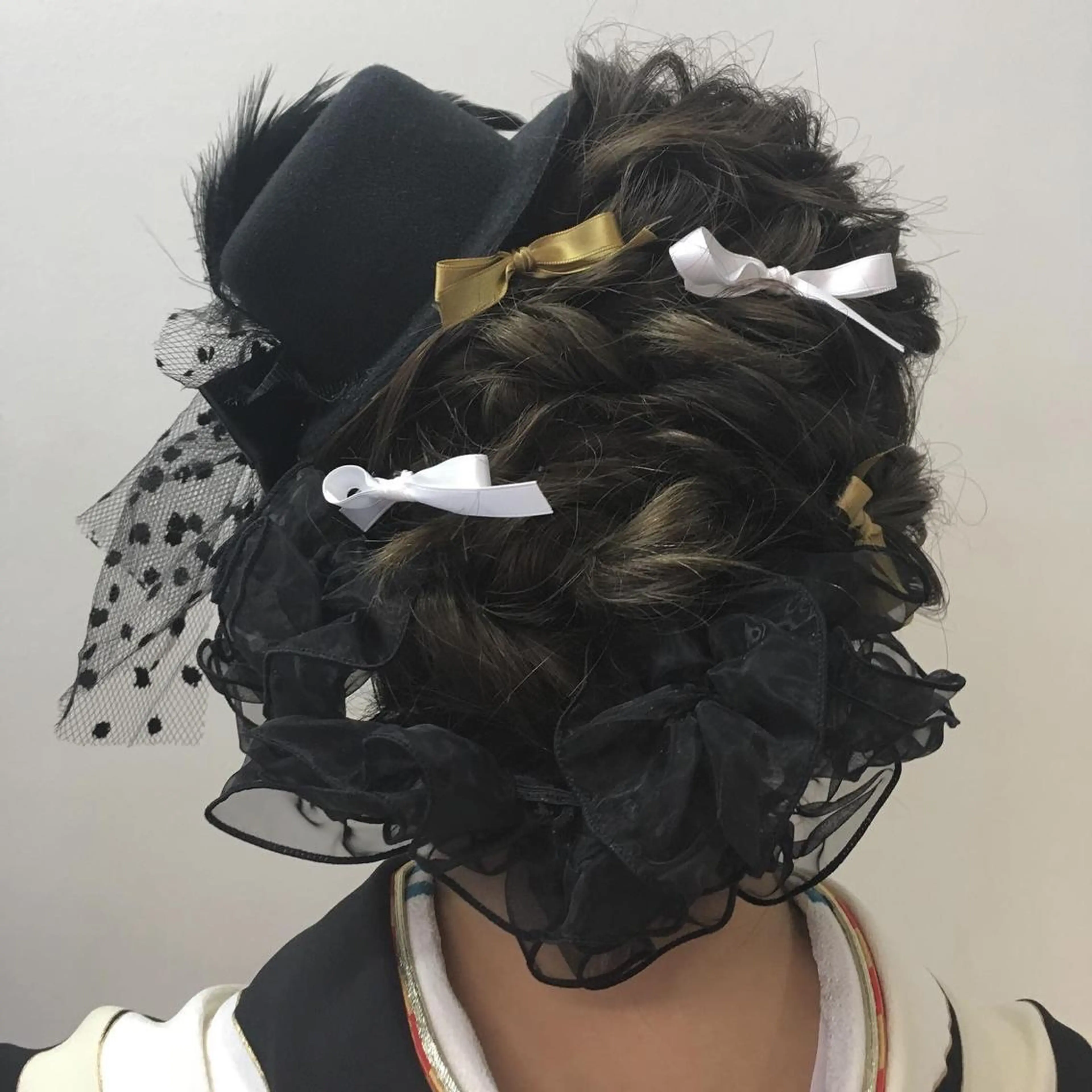ミディアム ヘアアレンジ 成人式 髪飾り ヘアセット 顔周りカット/アレン ジ/カラー小野寺紗良のヘアスタイル
