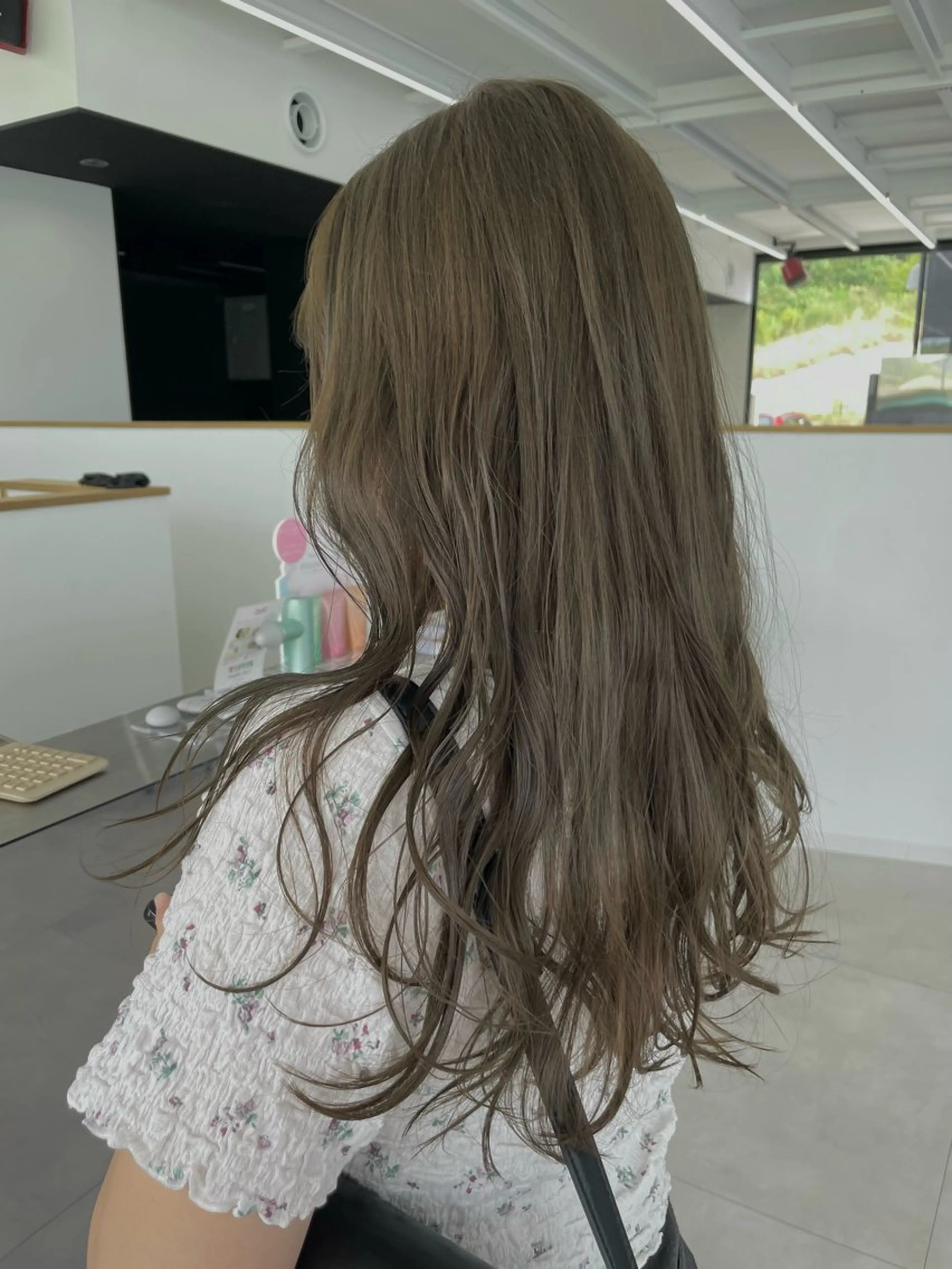 ロング カラー megu/ベージュ /暖色カラーのヘアスタイル