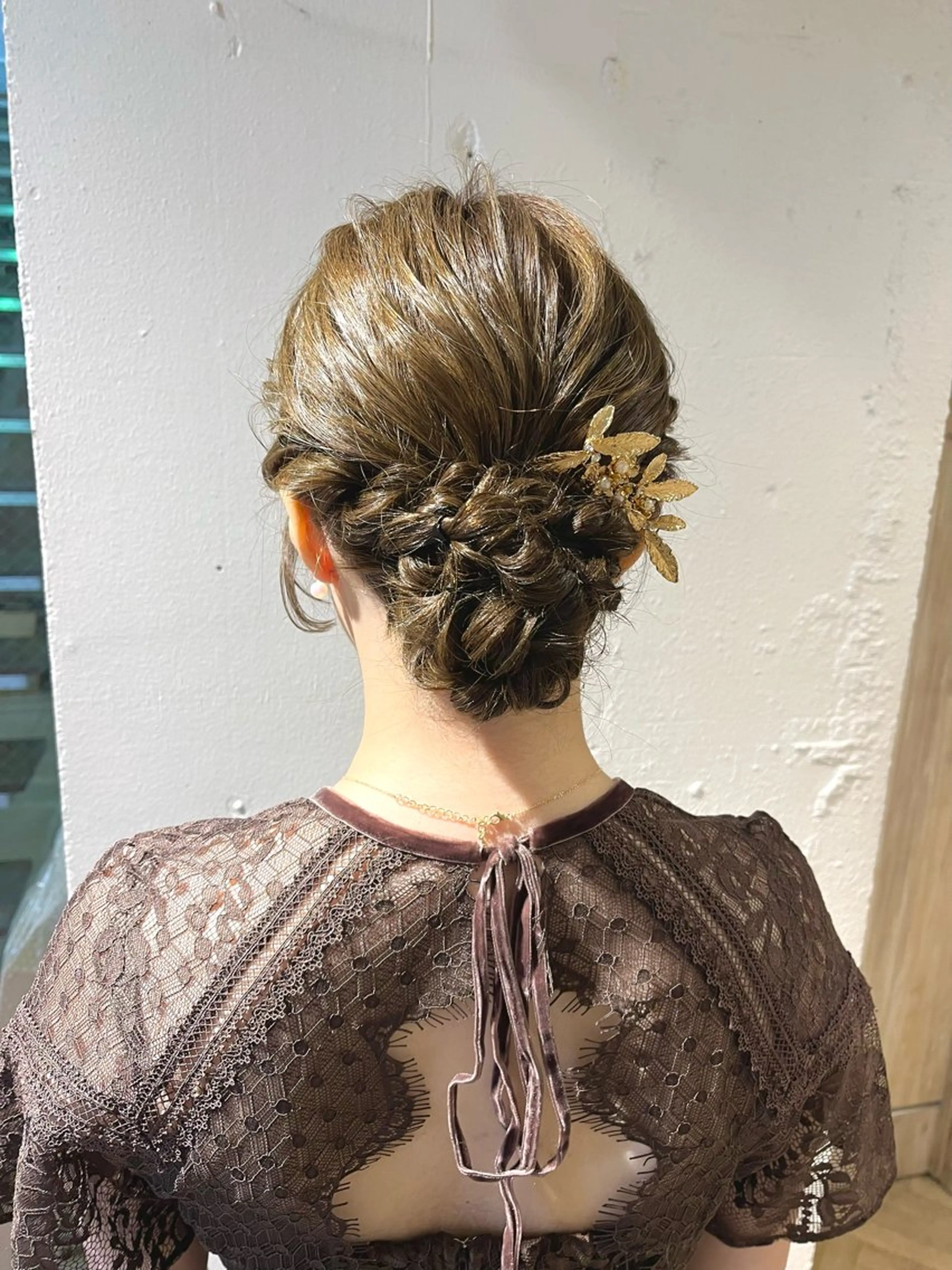 ミディアム ヘアアレンジ ヘアセット 切りっぱなしボブ／ レイヤー／ベージュのヘアスタイル