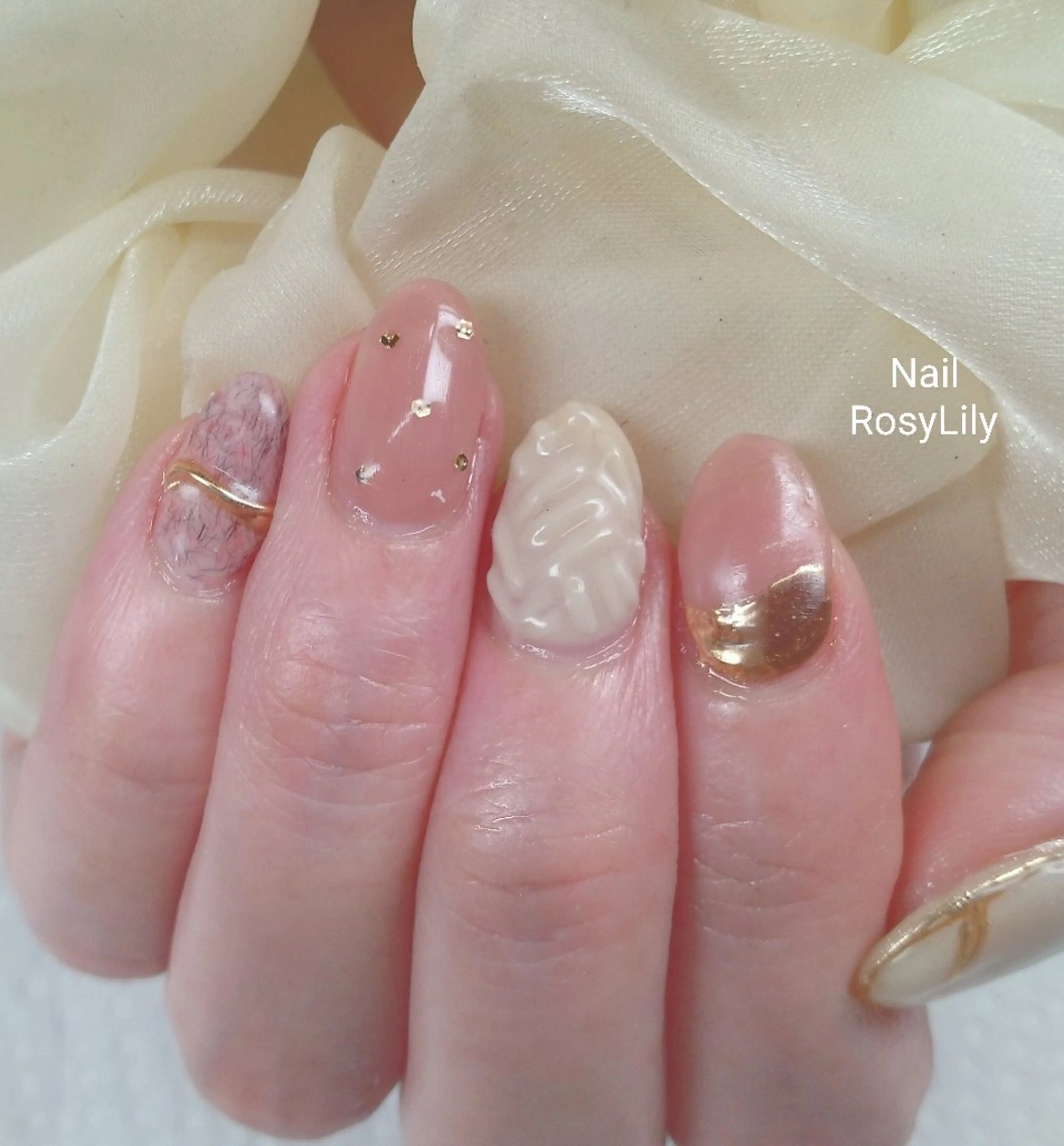 ネイル ミラーネイル 持ち込み ハンドネイル ハンドケア プライベートサロン RosyLily所属・プライベートサロン Rosy Lilyのネイルデザイン