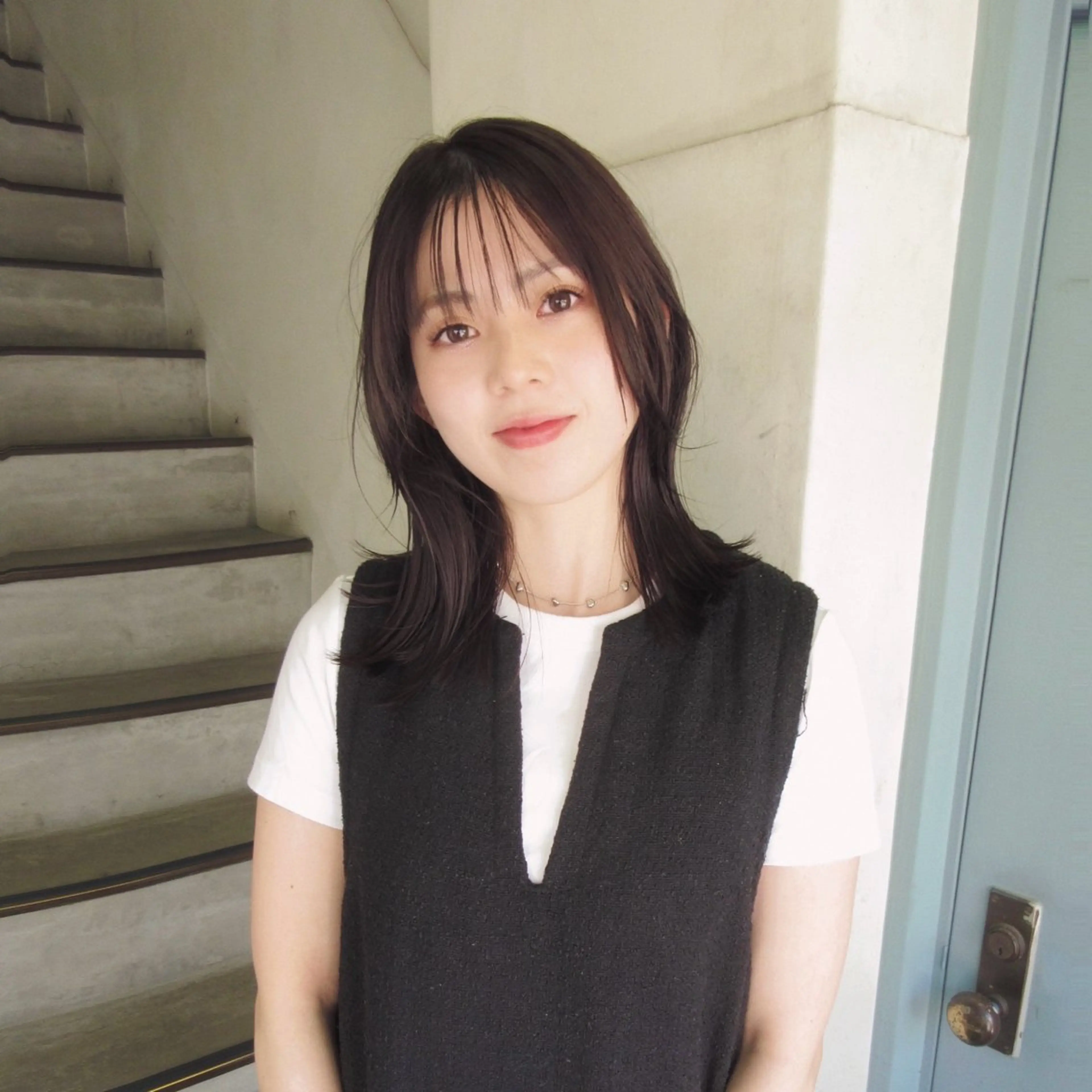 ミディアム カラー 透明感カラー グレージュ 顔まわりレイヤー 顔周りカット 韓国風ヘア Terve. 杉山 将悟のヘアスタイル