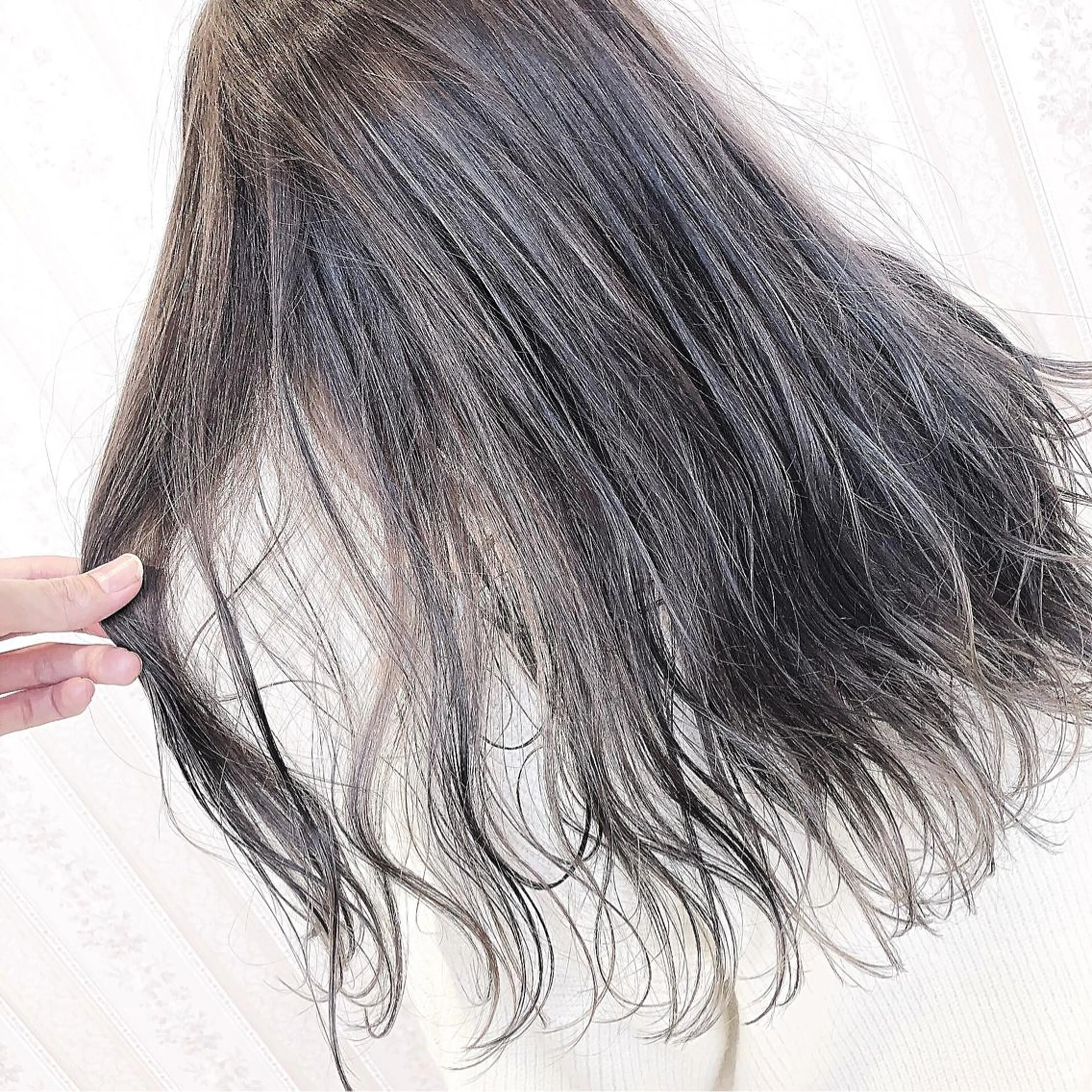 セミロング カラー グレージュ ヘアカラー トリートメント 名畑 裕貴のヘアスタイル