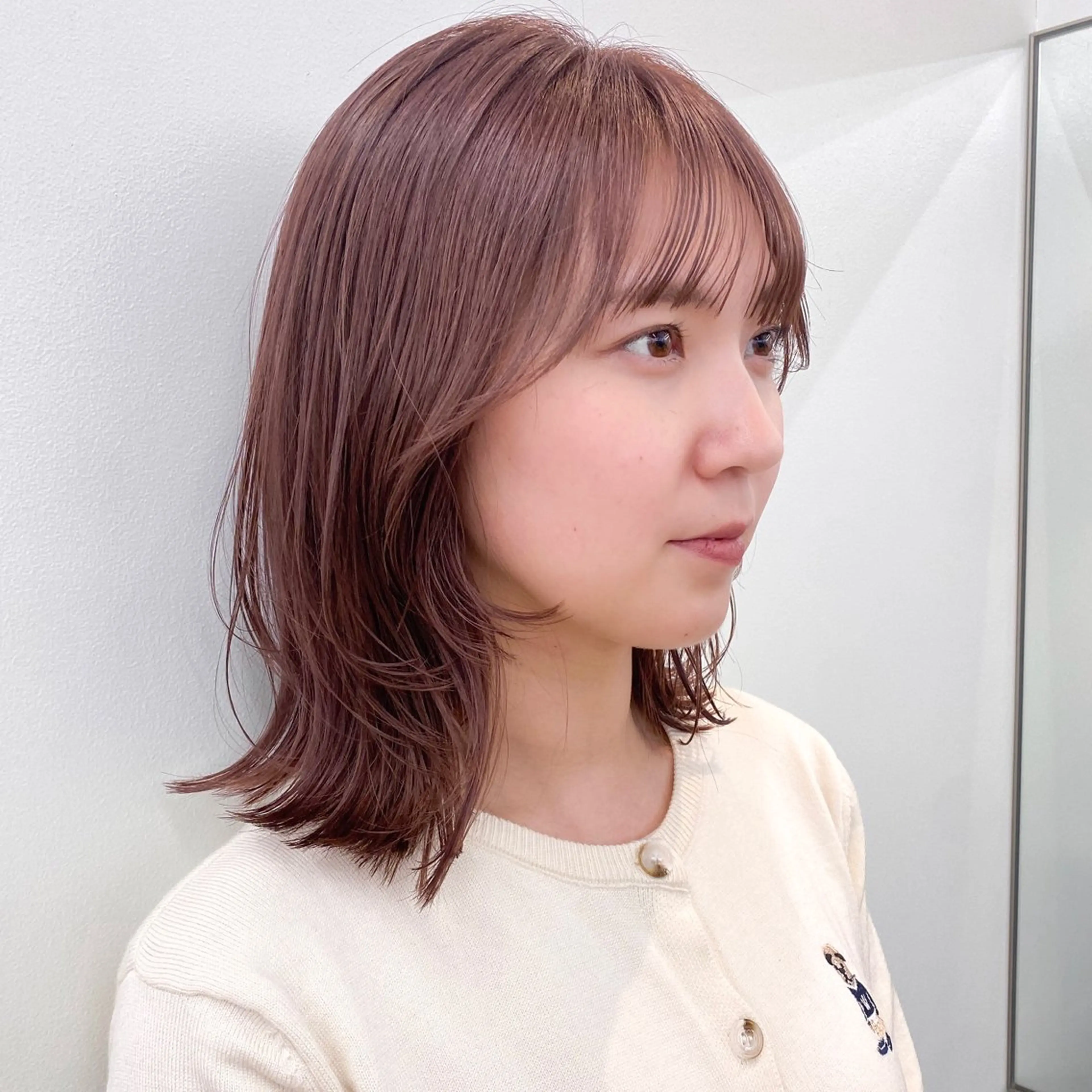 ミディアム カラー ベージュカラー ブリーチ ブリーチなしカラー ピンクカラー ピンクベージュ カット ヘアカラー トリートメント shiori/暖色/ レイヤー/似合わせのヘアスタイル