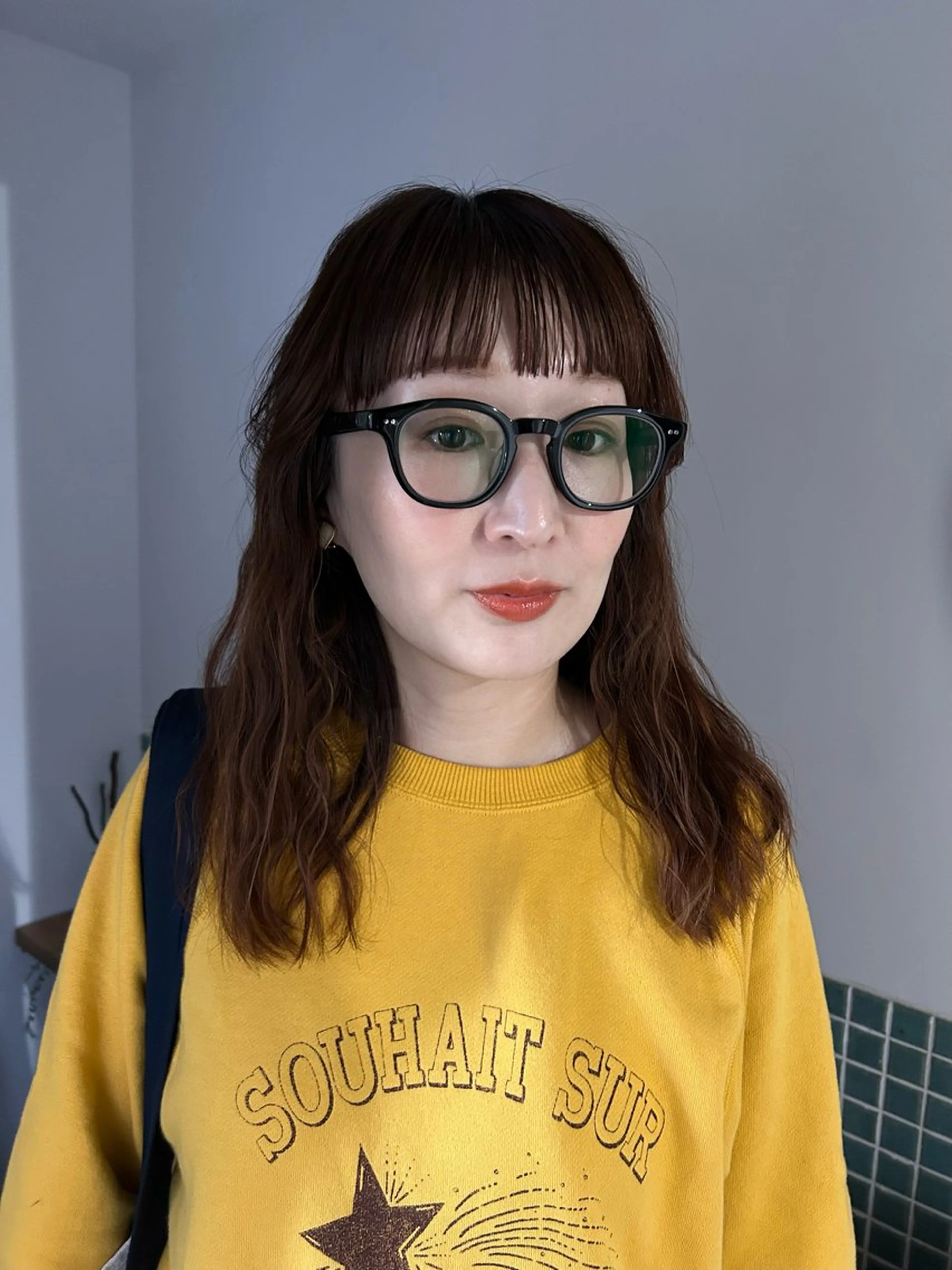 セミロング 岡田 知佳のヘアスタイル