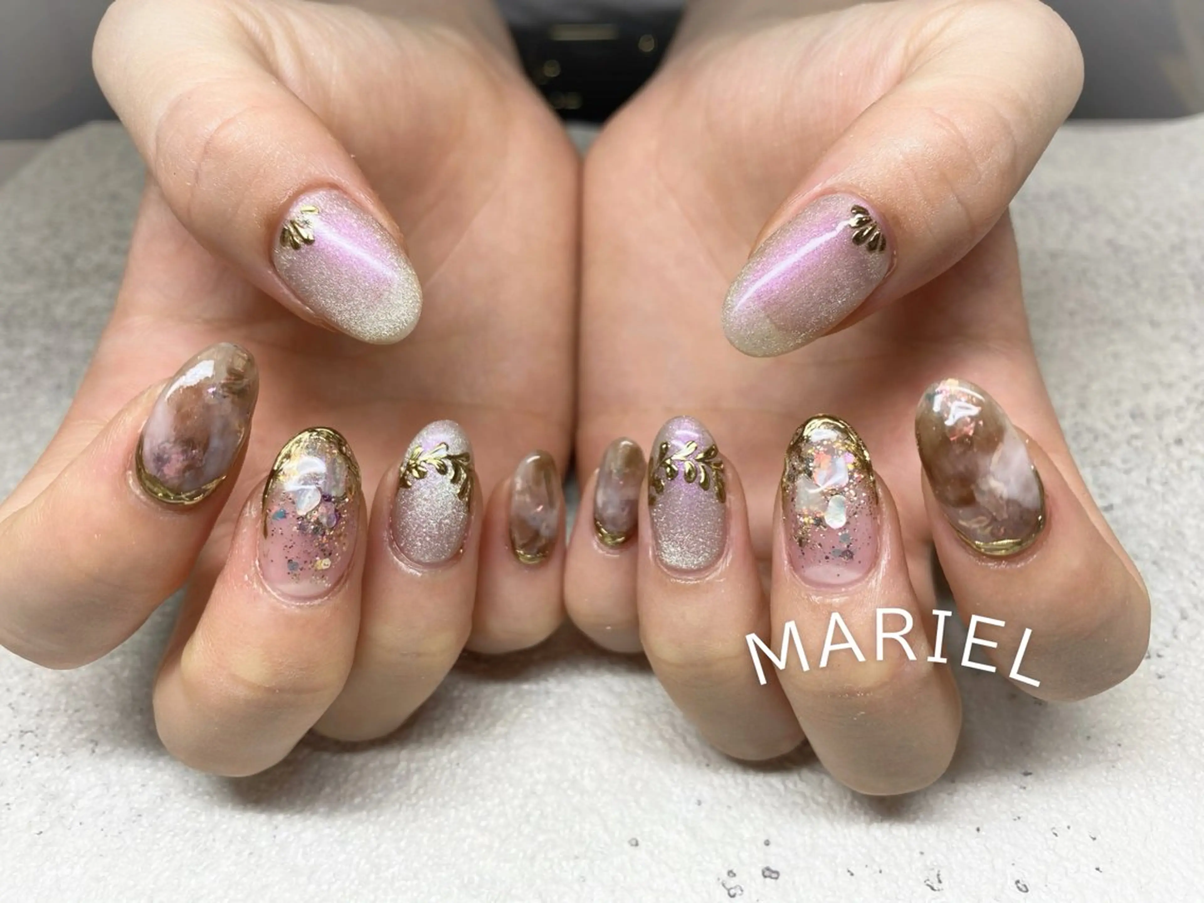 ネイル ゴールド マグネットネイル 大理石ネイル(マーブル) ピンク ハンドネイル ネイルサロンMARIEL所属・nailist marieのネイルデザイン