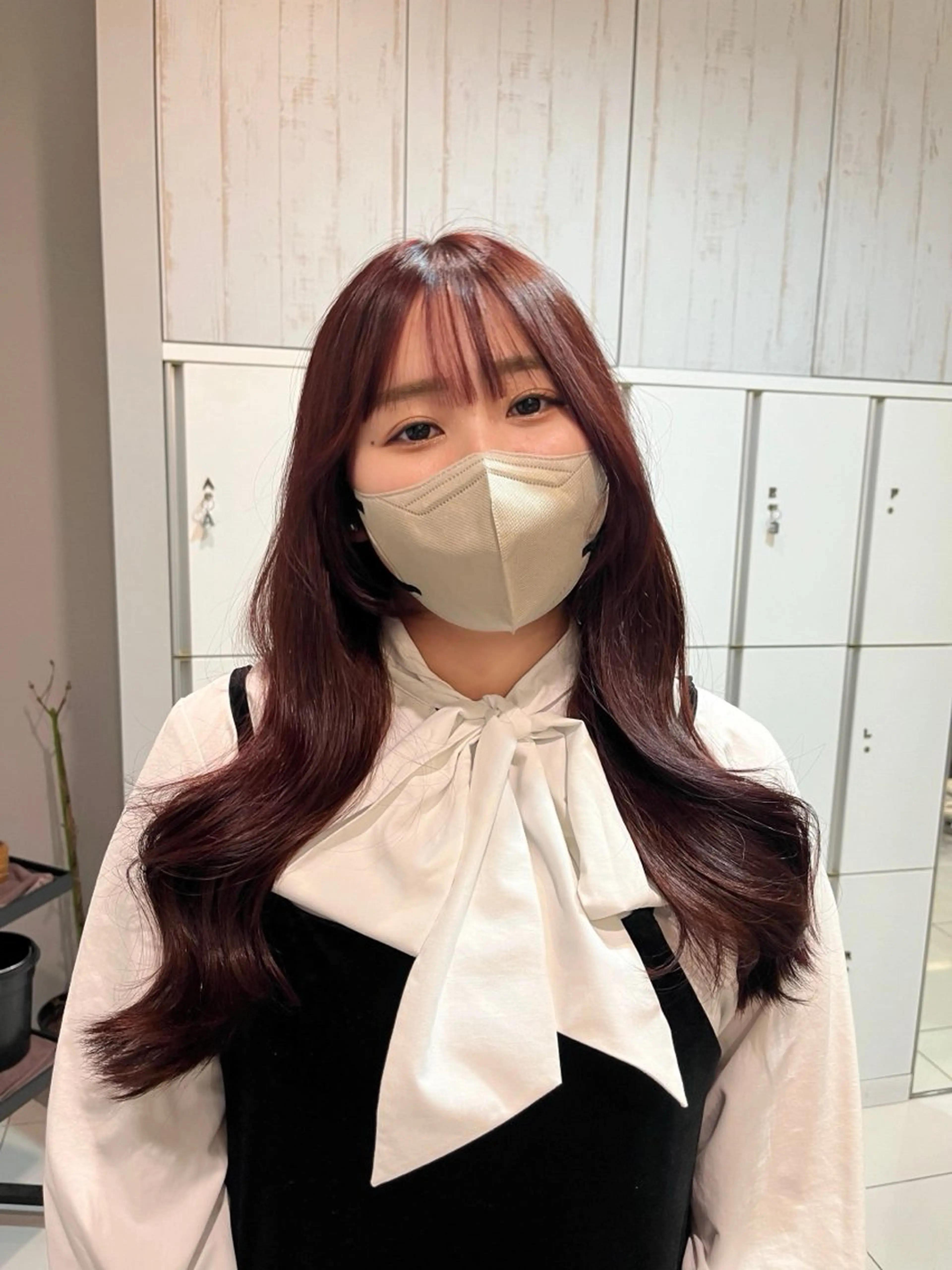 ロング カラー ヘアアレンジ ブラウンカラー 顔周りカット 小顔カット 垢抜けカラー/オリー ブ系/フェミニン/鏡のヘアスタイル