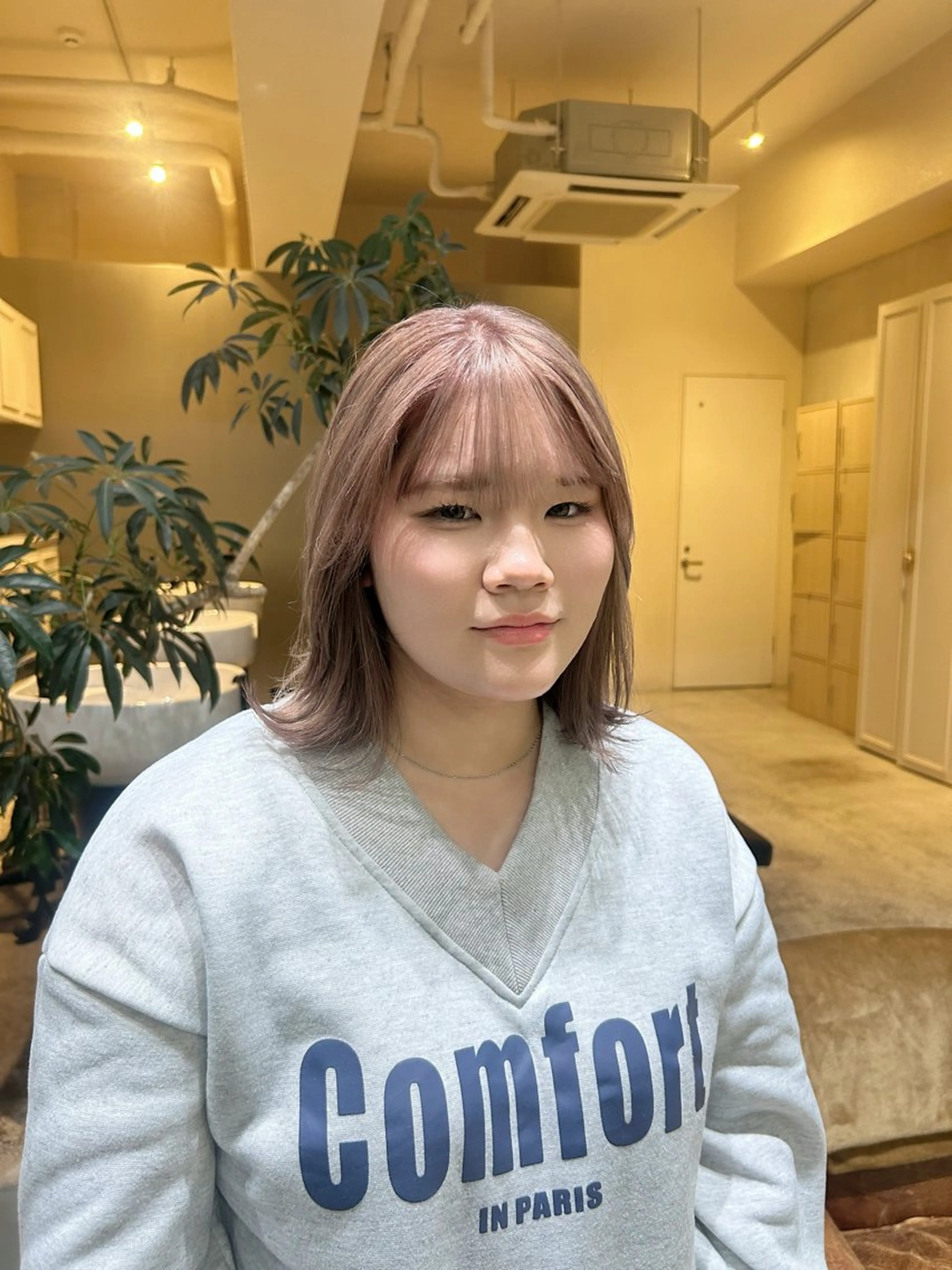 ミディアム カット ヘアカラー レイヤー×ハイトーン 天神美容室のヘアスタイル