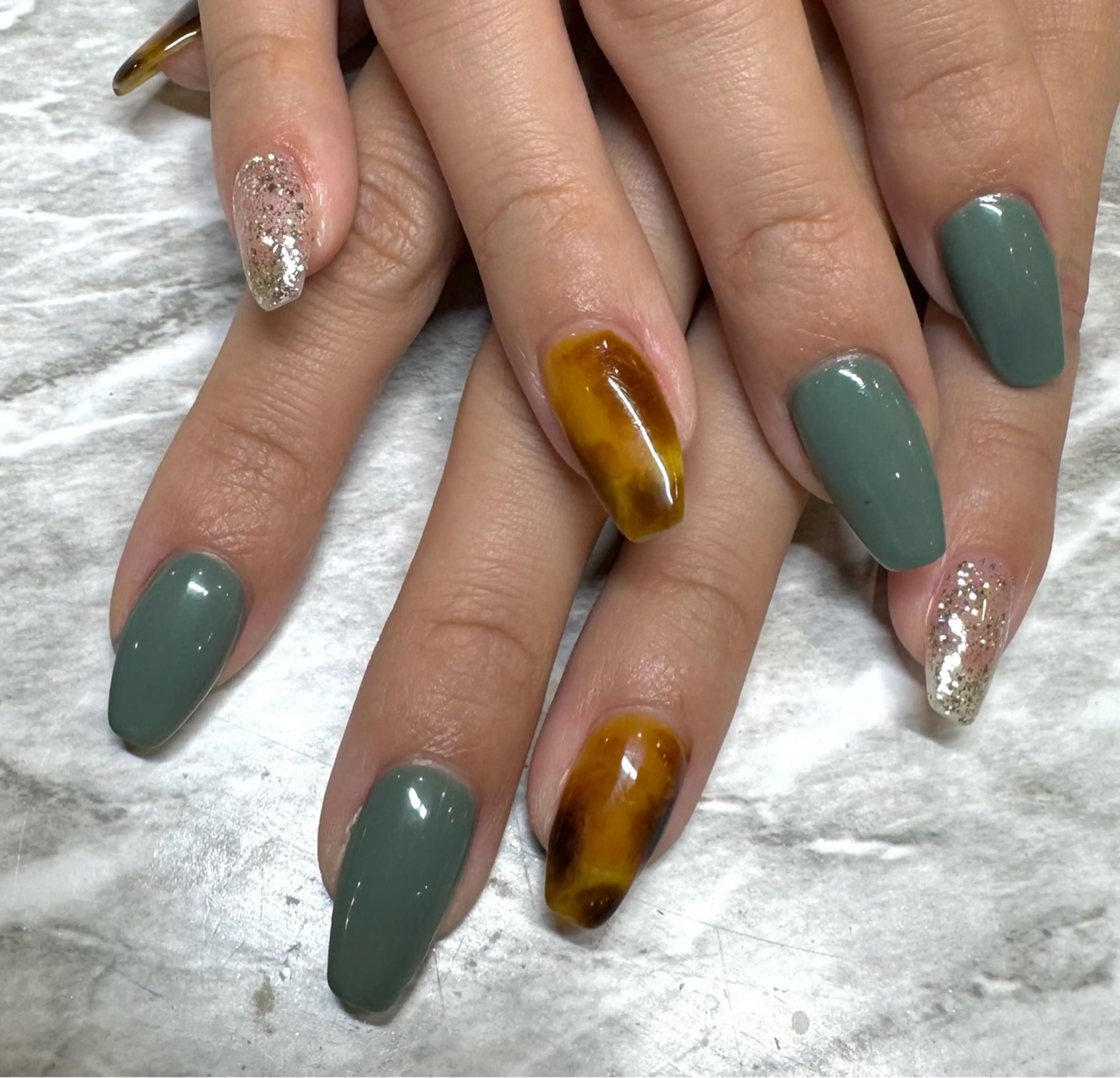 ネイル アートネイル べっ甲ネイル TRU NAIL&EYEゆめが丘ソラトス店所属・ɴᴀɪʟɪSᴛ く~🐻❄️のネイルデザイン