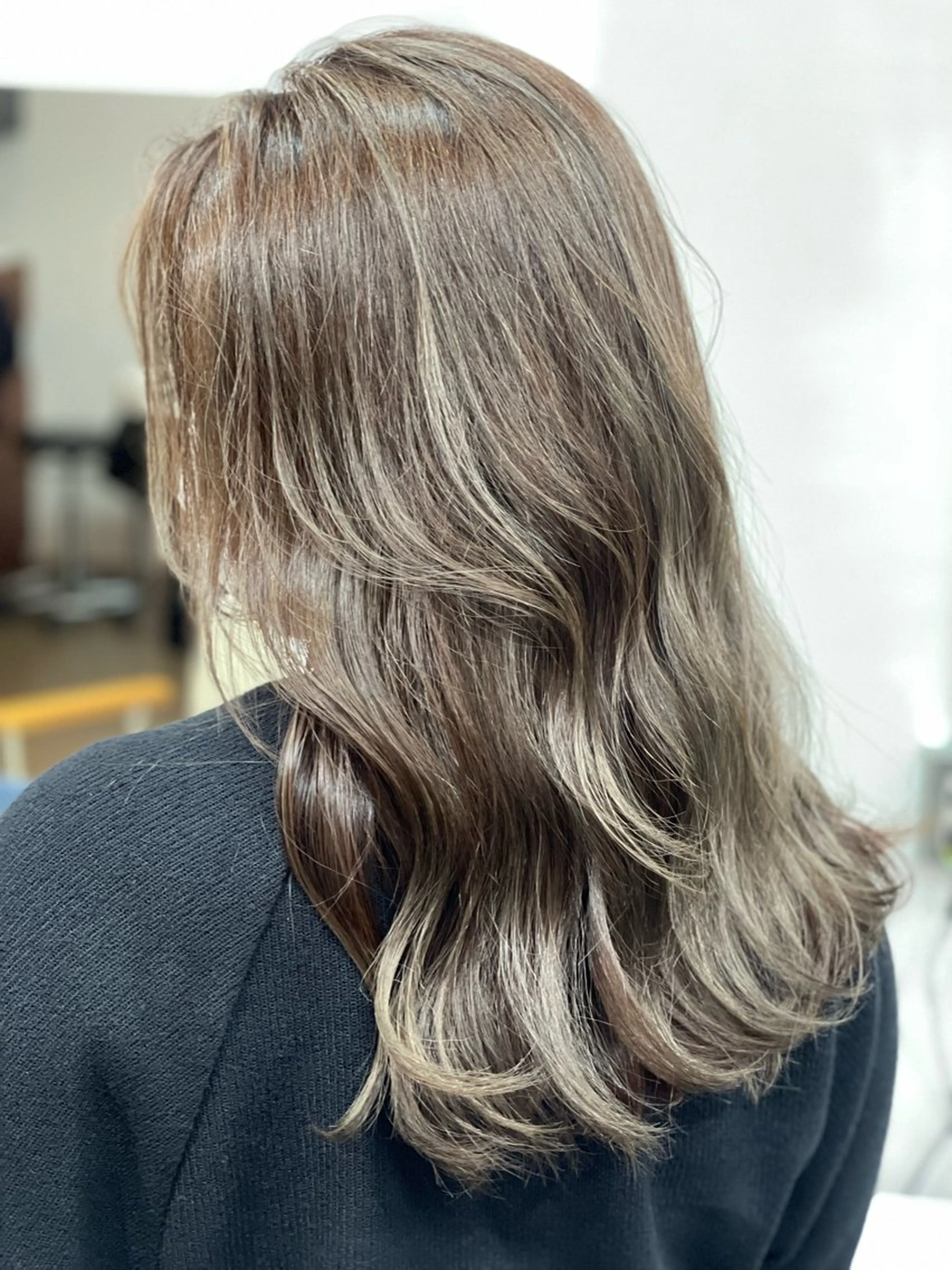 ロング カラー グレージュ ハイライトカラー ハイライト ヘアカラー トリートメント Snaly カラー特化ページのヘアスタイル