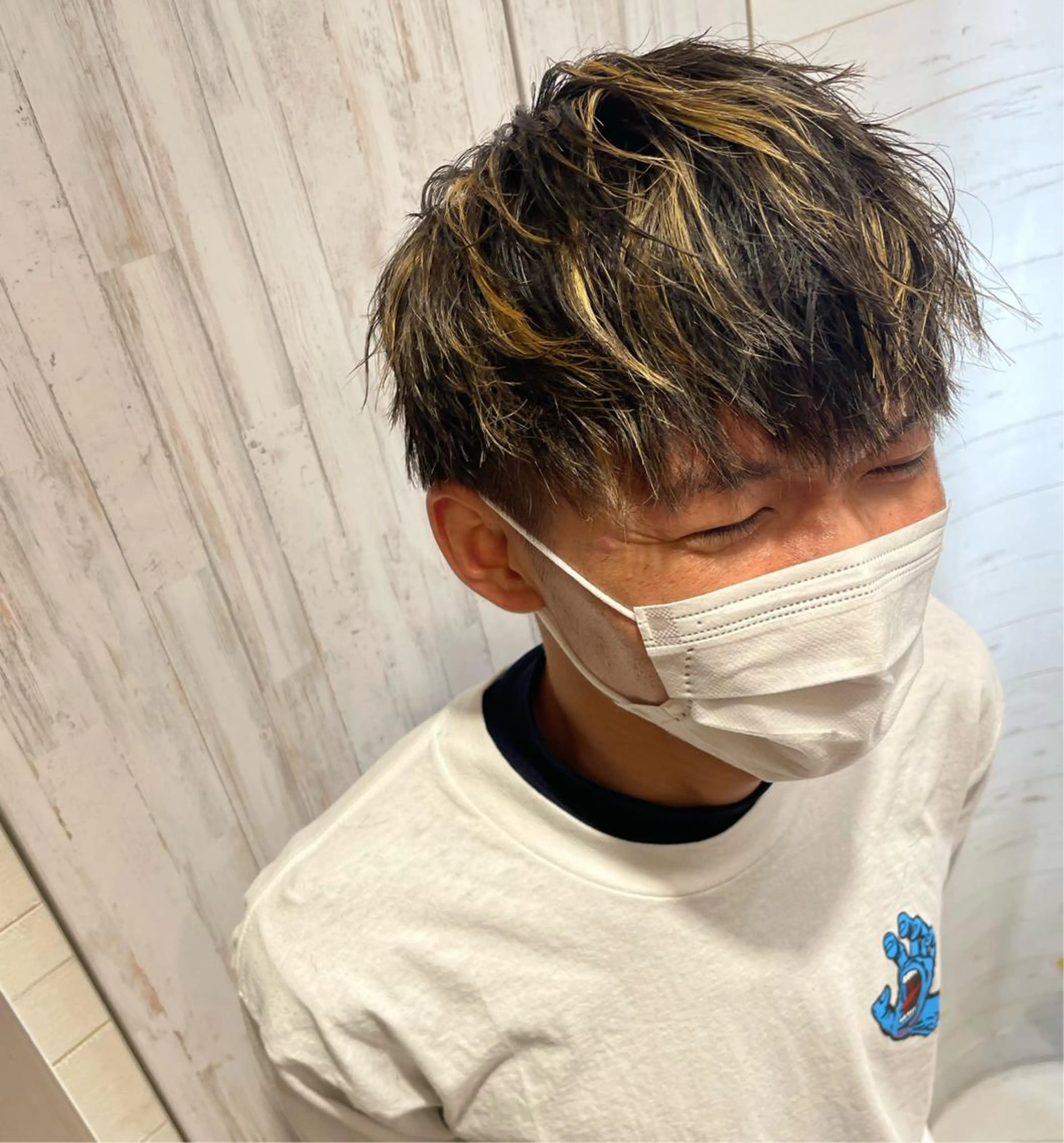 カラー メンズ ヘアカラー EARTH 山﨑龍馬のヘアスタイル