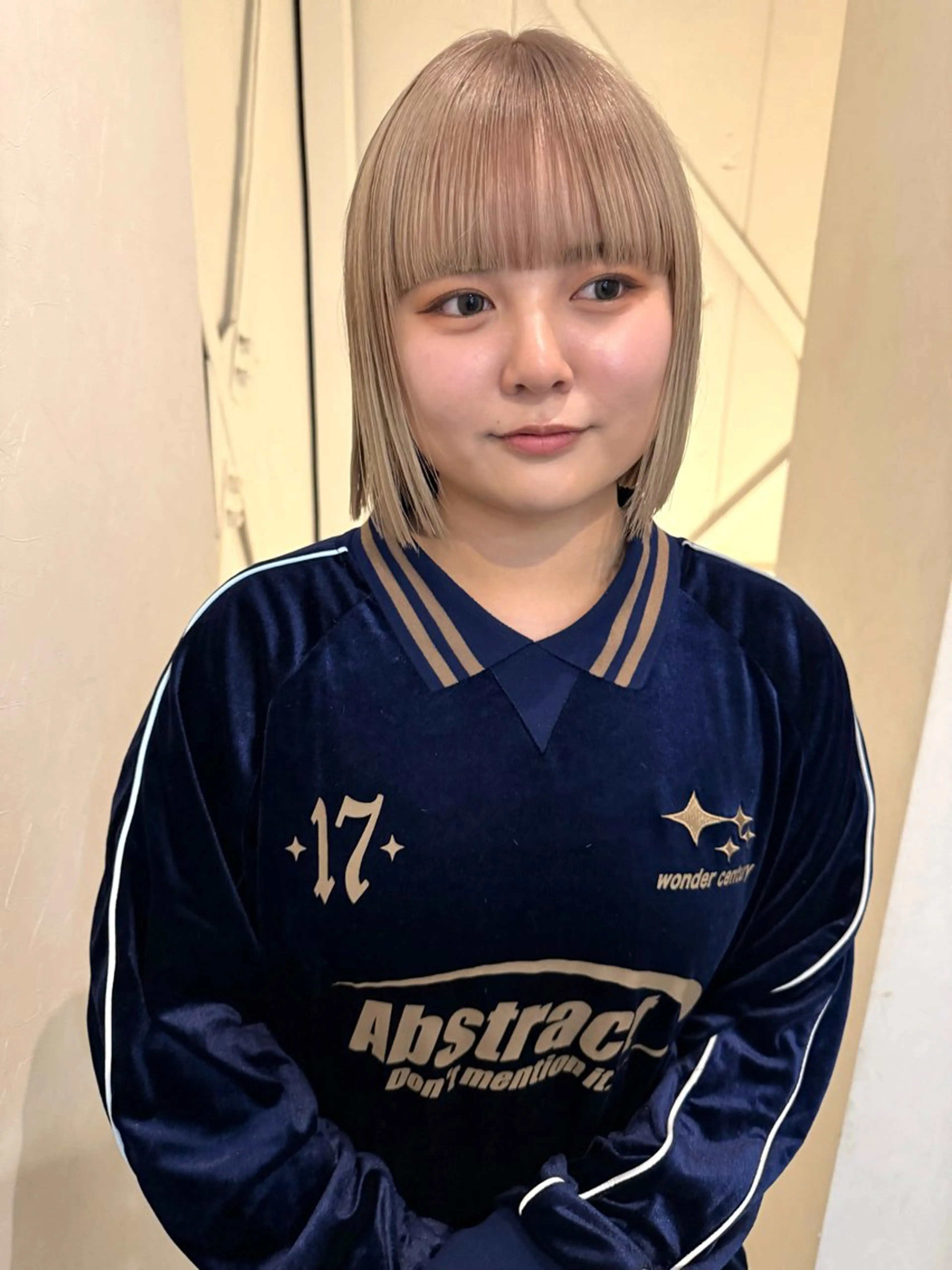 ショート カラー ベージュカラー ブリーチ ケアブリーチ ハイトーンカラー ボブ カット ヘアカラー トリートメント 森貴裕/ベージュ/ パーマ/オリーブのヘアスタイル