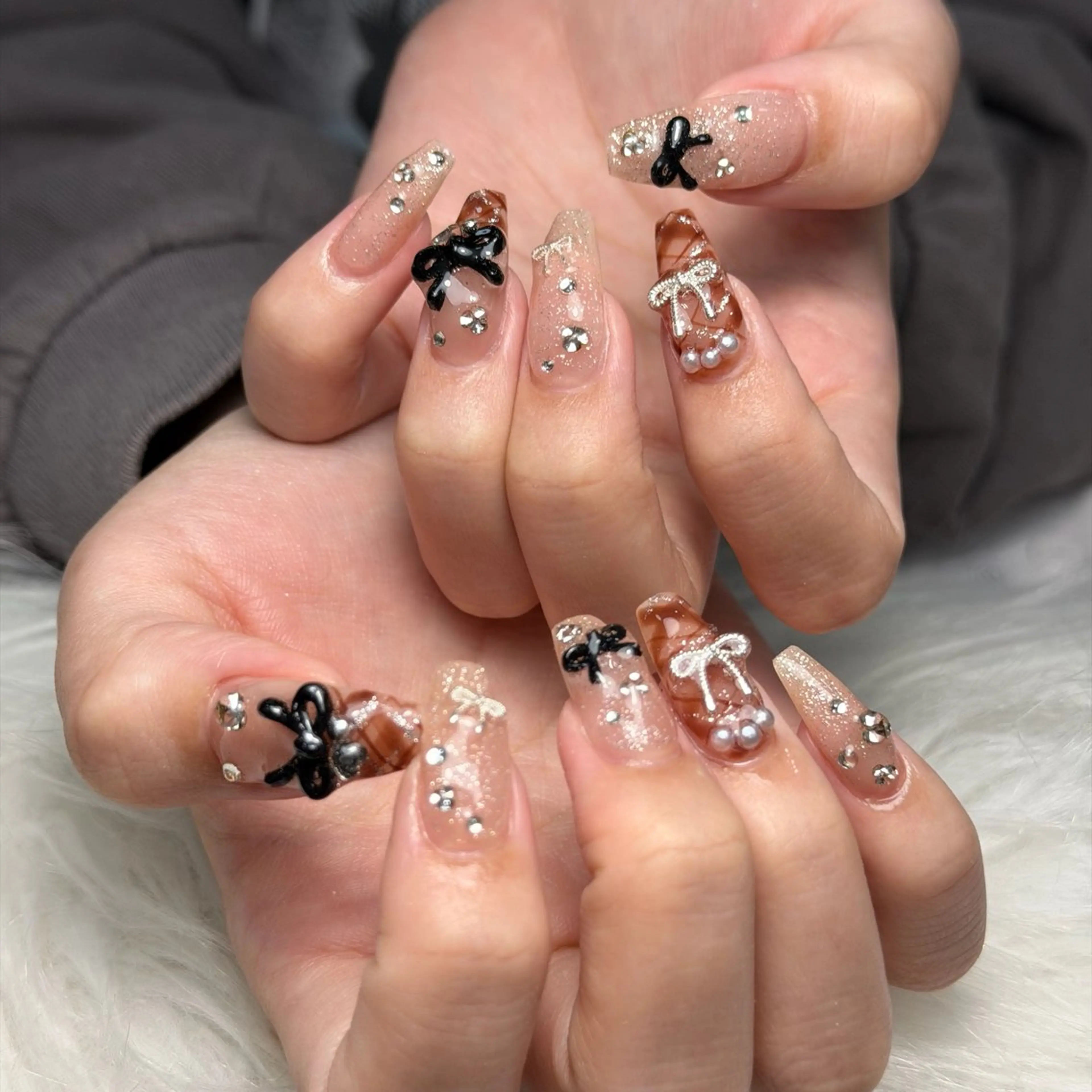 ネイル オーロラネイル フットネイル フレンチネイル ジェルネイル ガラスフレンチ ハンドネイル KITTY_NAILS所属・KITTY nailsのネイルデザイン