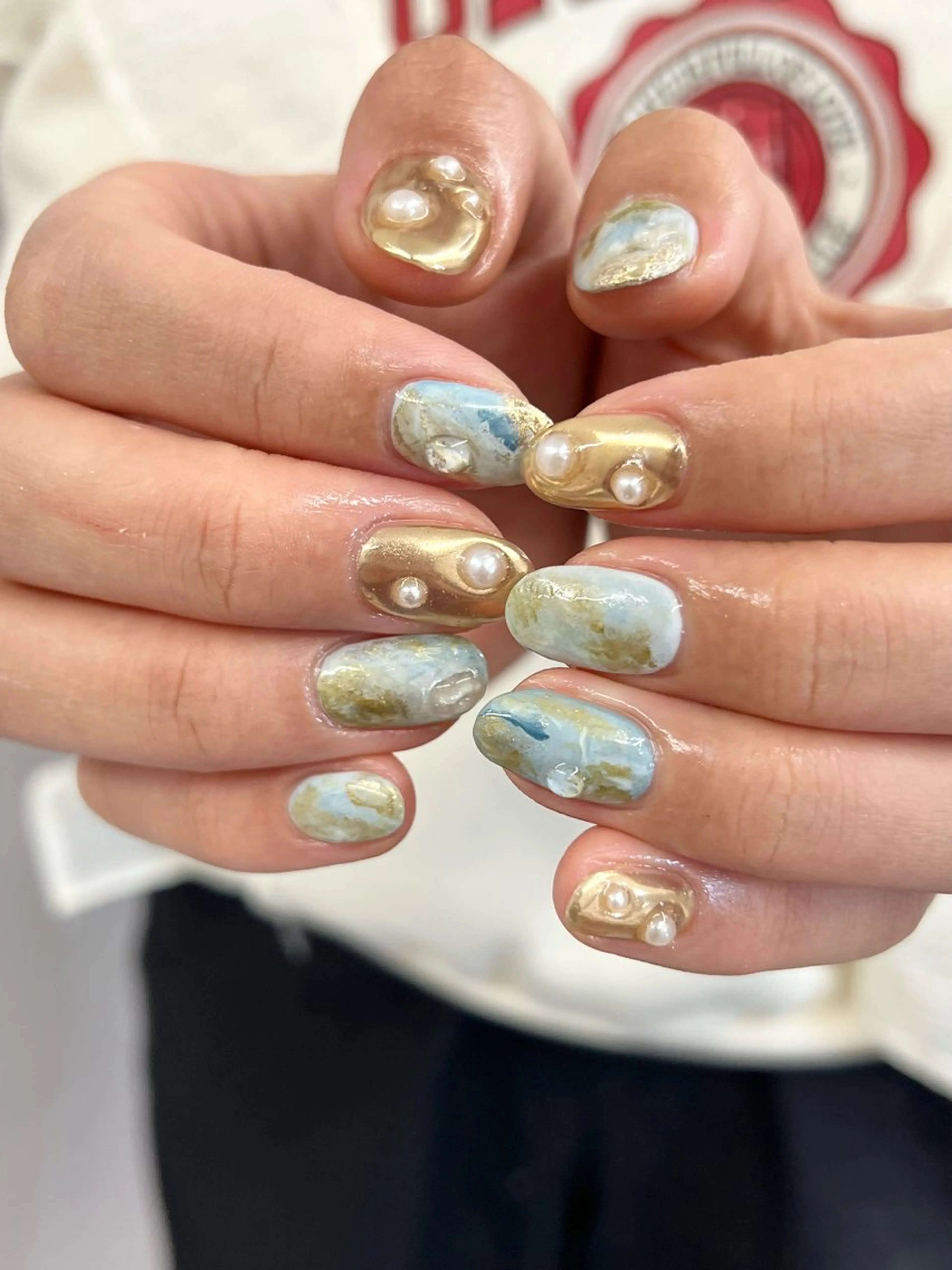 ネイル ジェルネイル ゴールド 水色 マグネットネイル ミラーネイル ハンドネイル ハンドケア Bana_ Nailのネイルデザイン