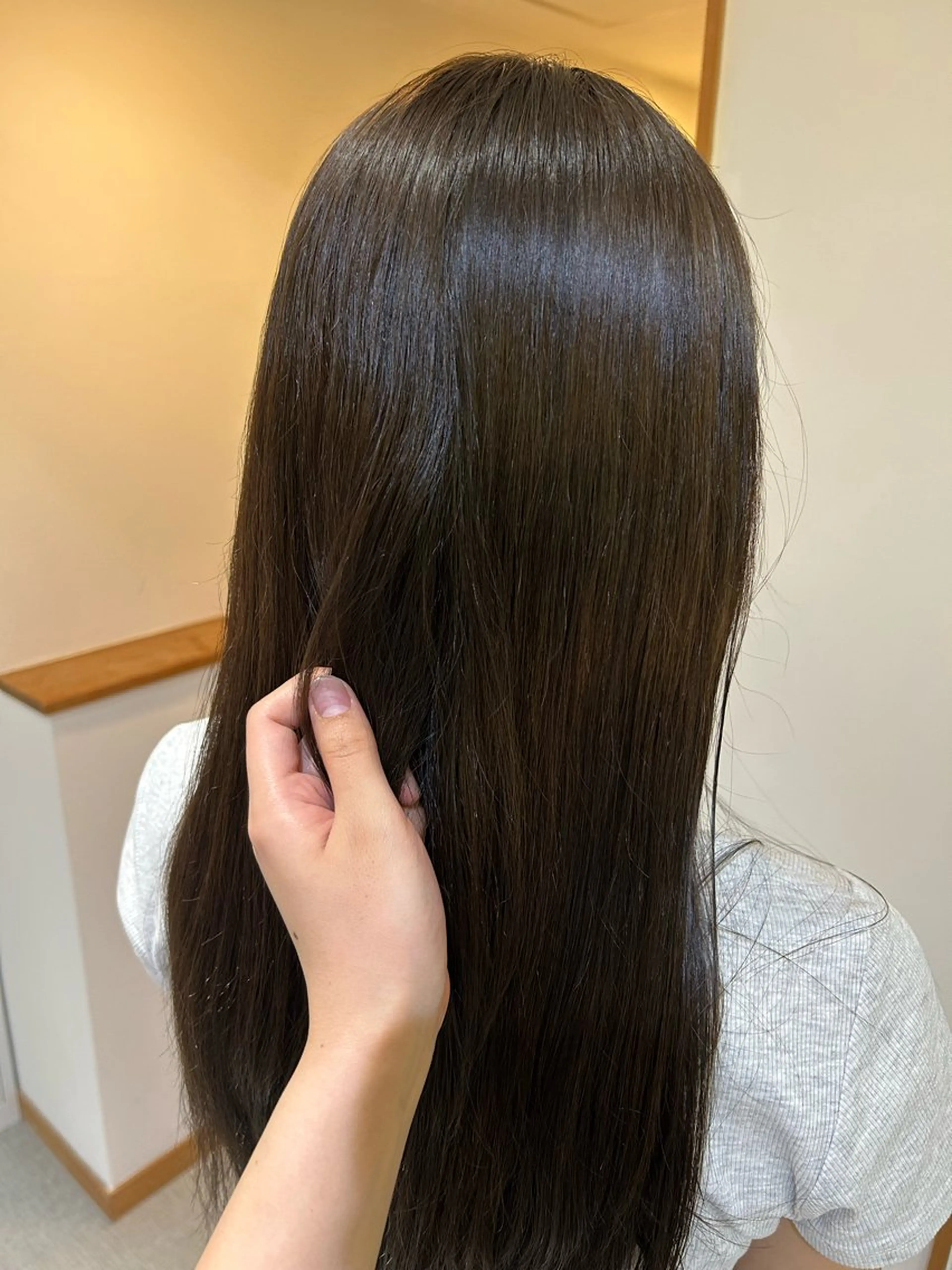 カラー オリーブカラー ヘアカラー UNBIRTHDAY ゆづみのヘアスタイル