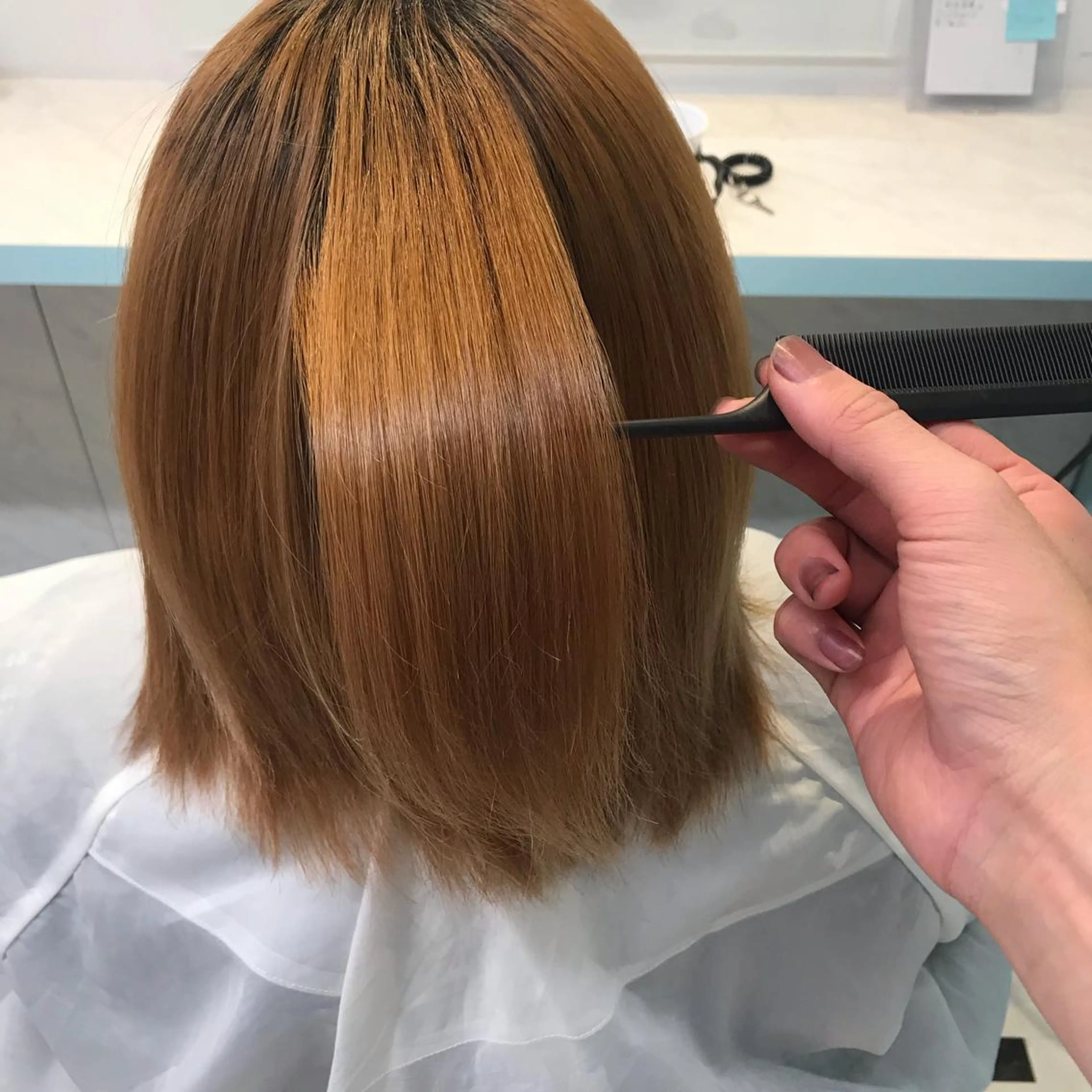 セミロング カラー 🩵ハイトーン 美咲🩵のヘアスタイル