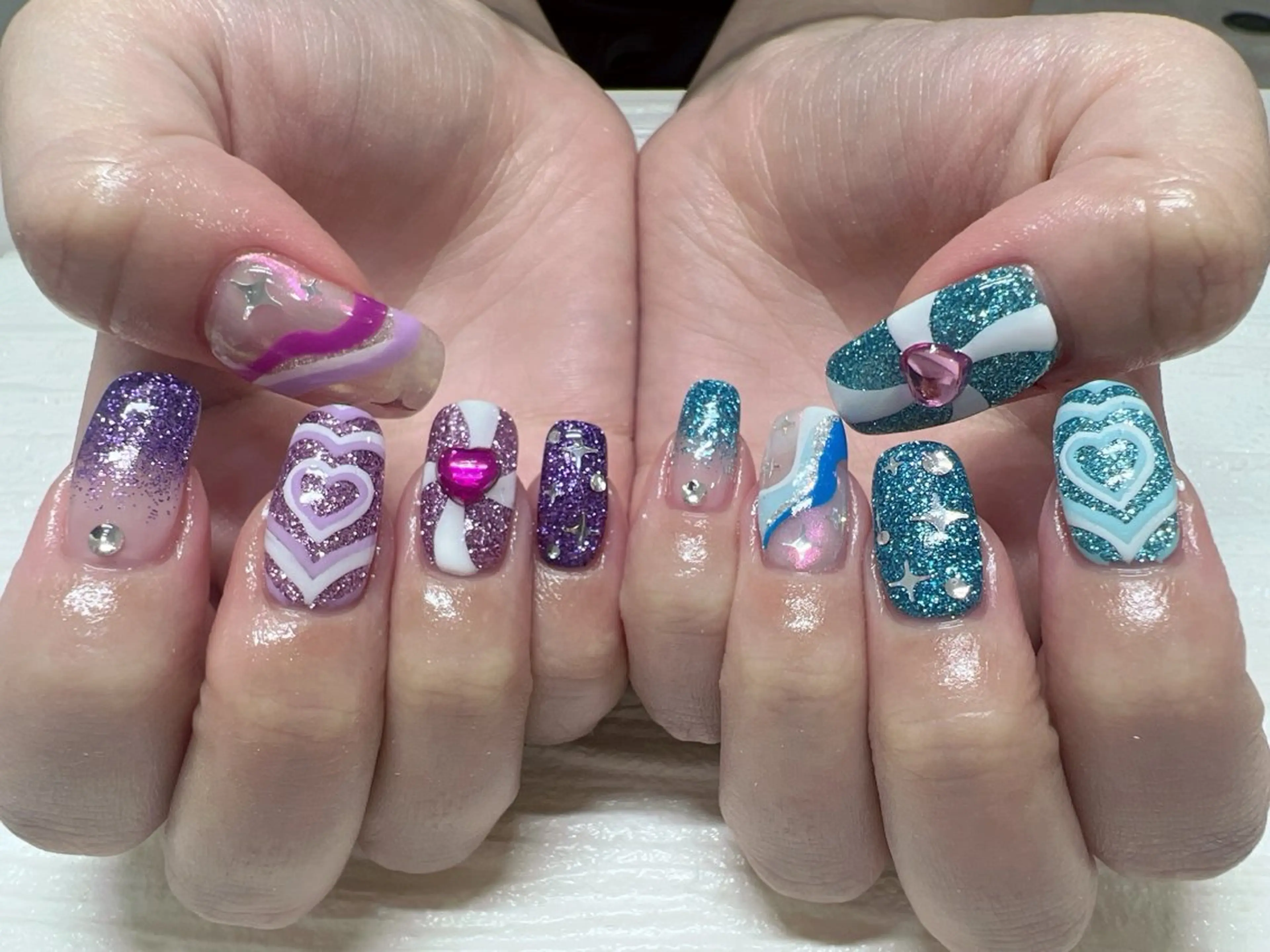 ミディアム 韓国風ヘア 萬城 愛梨のネイルデザイン