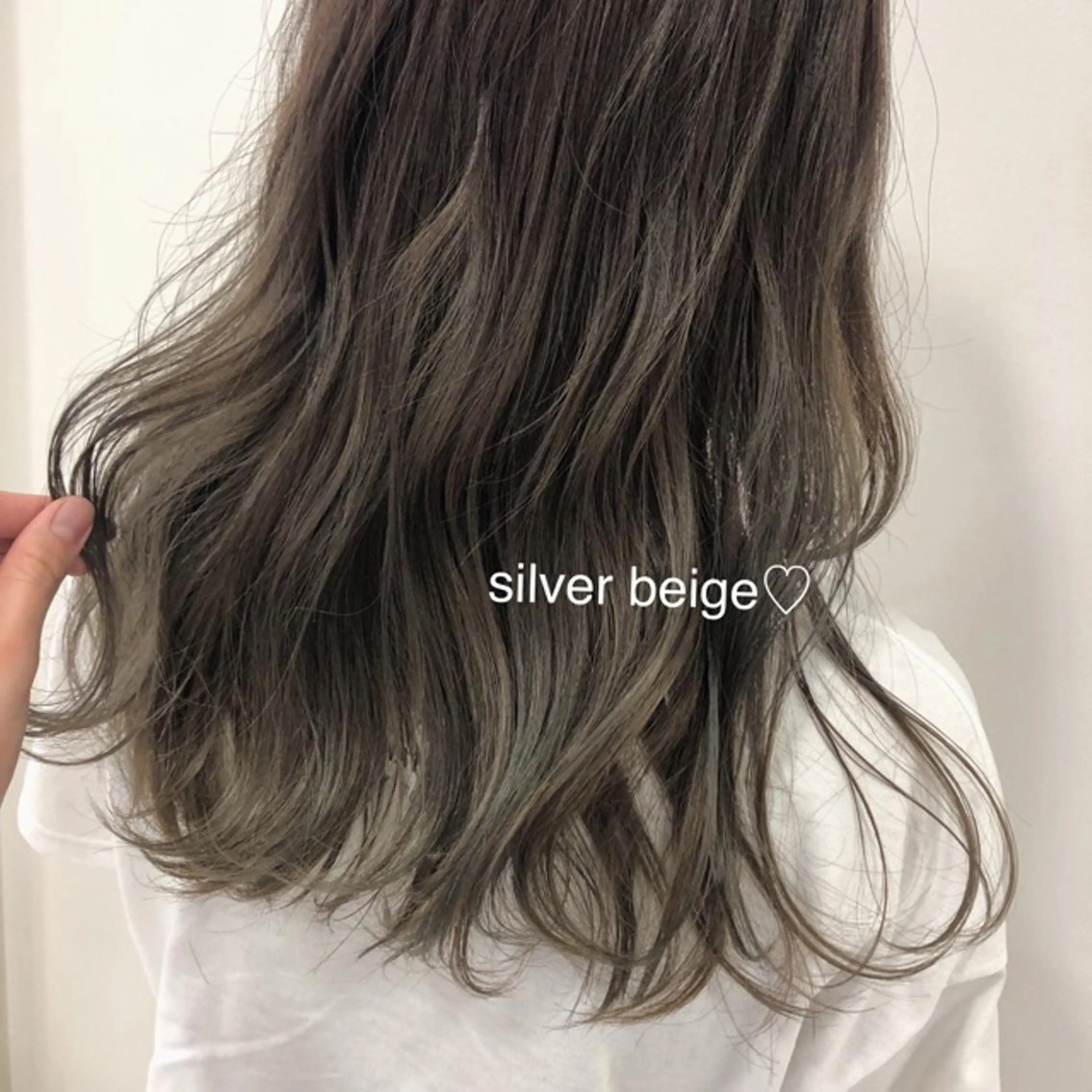 セミロング カラー GLROW haruhiのヘアスタイル