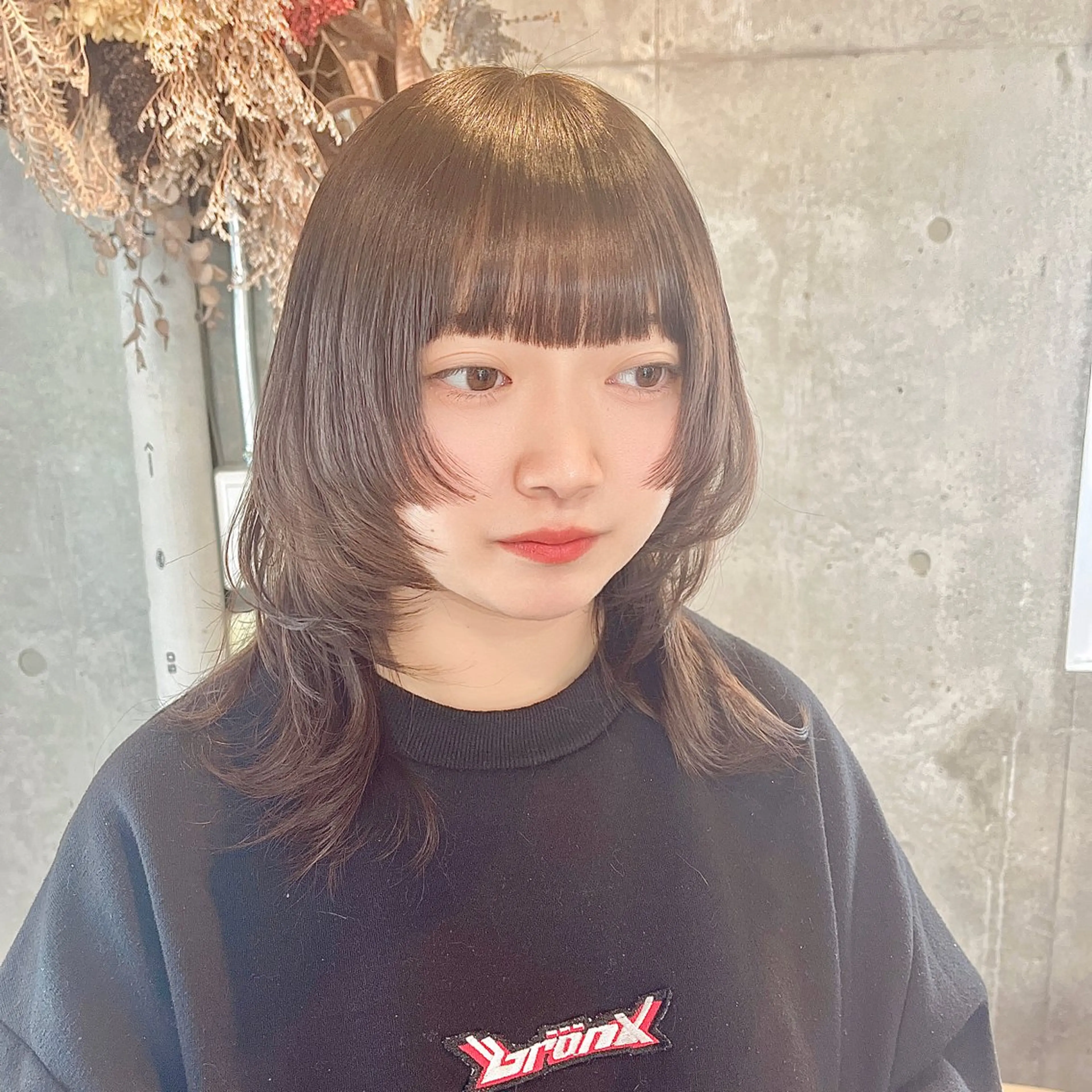 ミディアム カラー 顔まわりレイヤー 姫カット レイヤーカット 小顔カット トリートメント カット 藤澤 夏実/インナーカラーのヘアスタイル