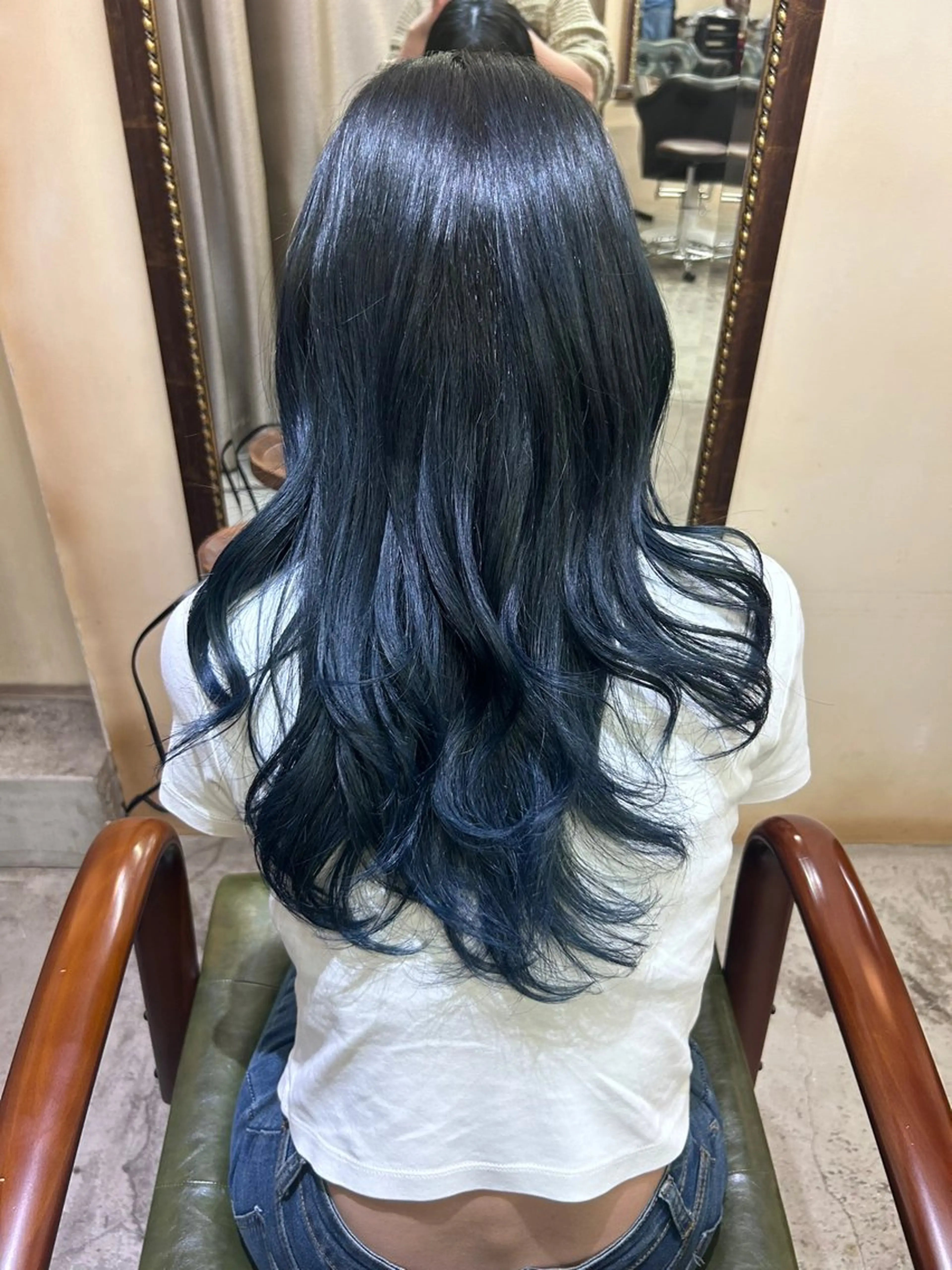 ロング カラー ブリーチ ブルーカラー ヘアカラー abilita MIYUのヘアスタイル