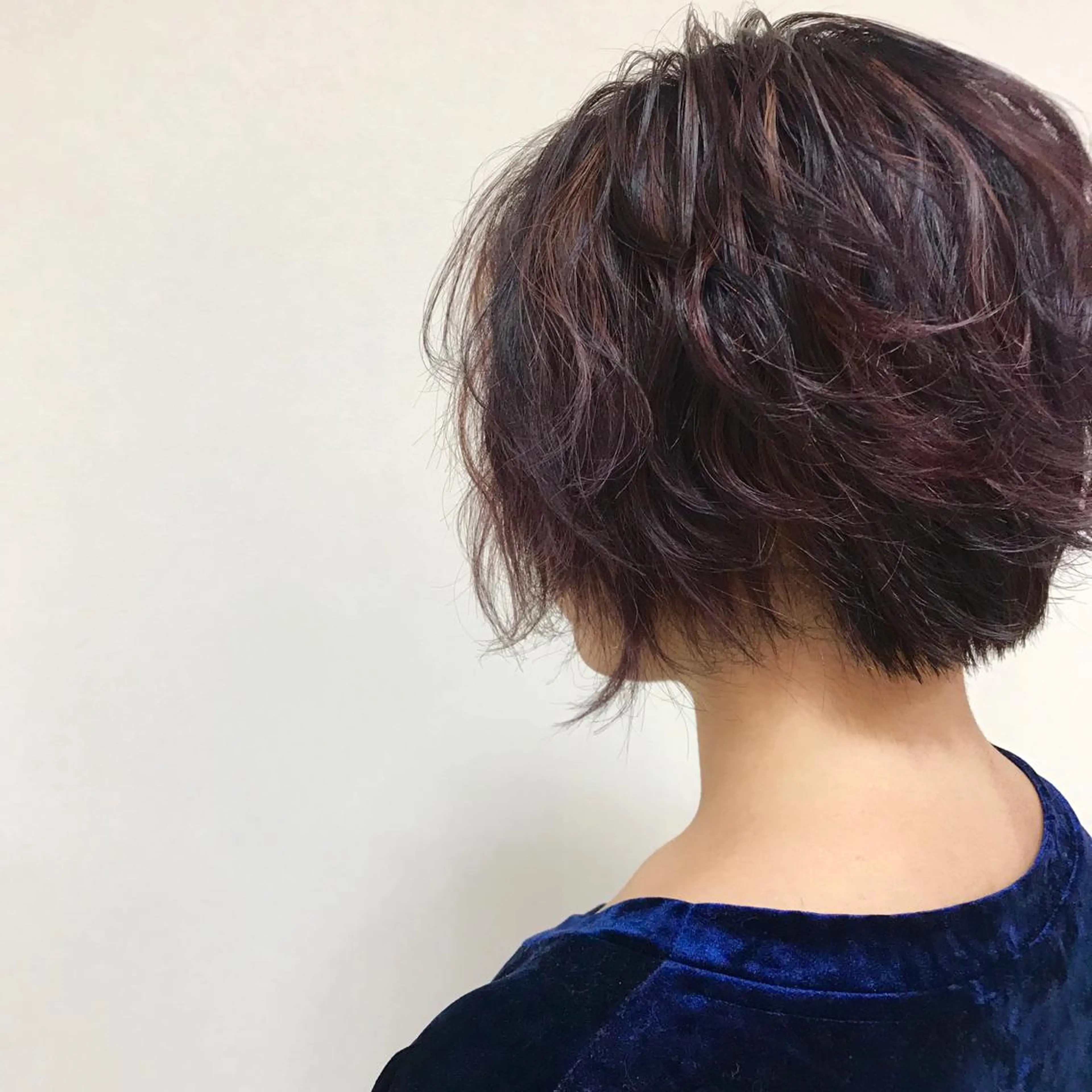 ショート ハイライト ヘアカラー トリートメント デザインカラー🕊 石井萌のヘアスタイル