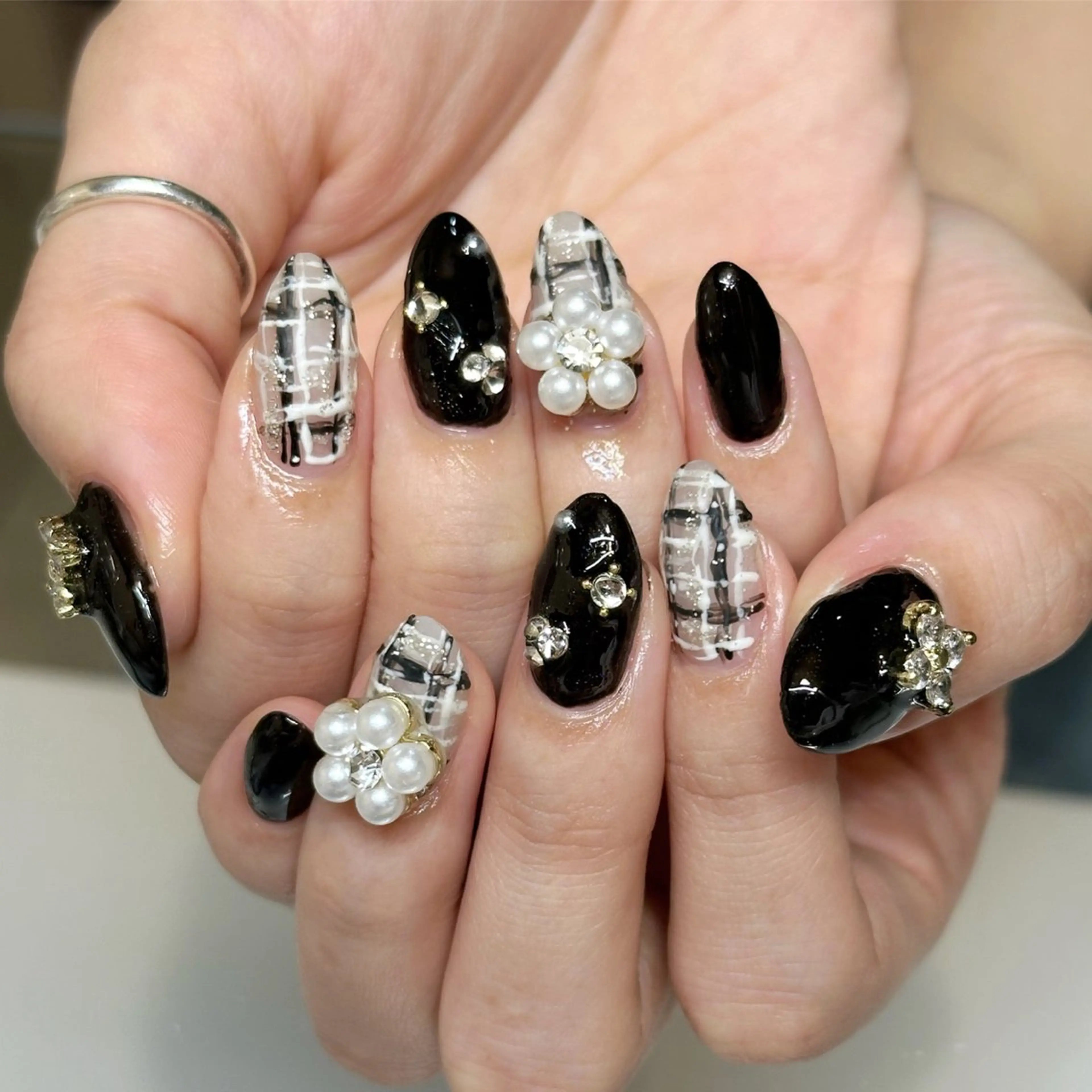 ネイル ジェルネイル キラキラネイル ツイードネイル ワンホンネイル 冬ネイル Nyanco Nailのネイルデザイン