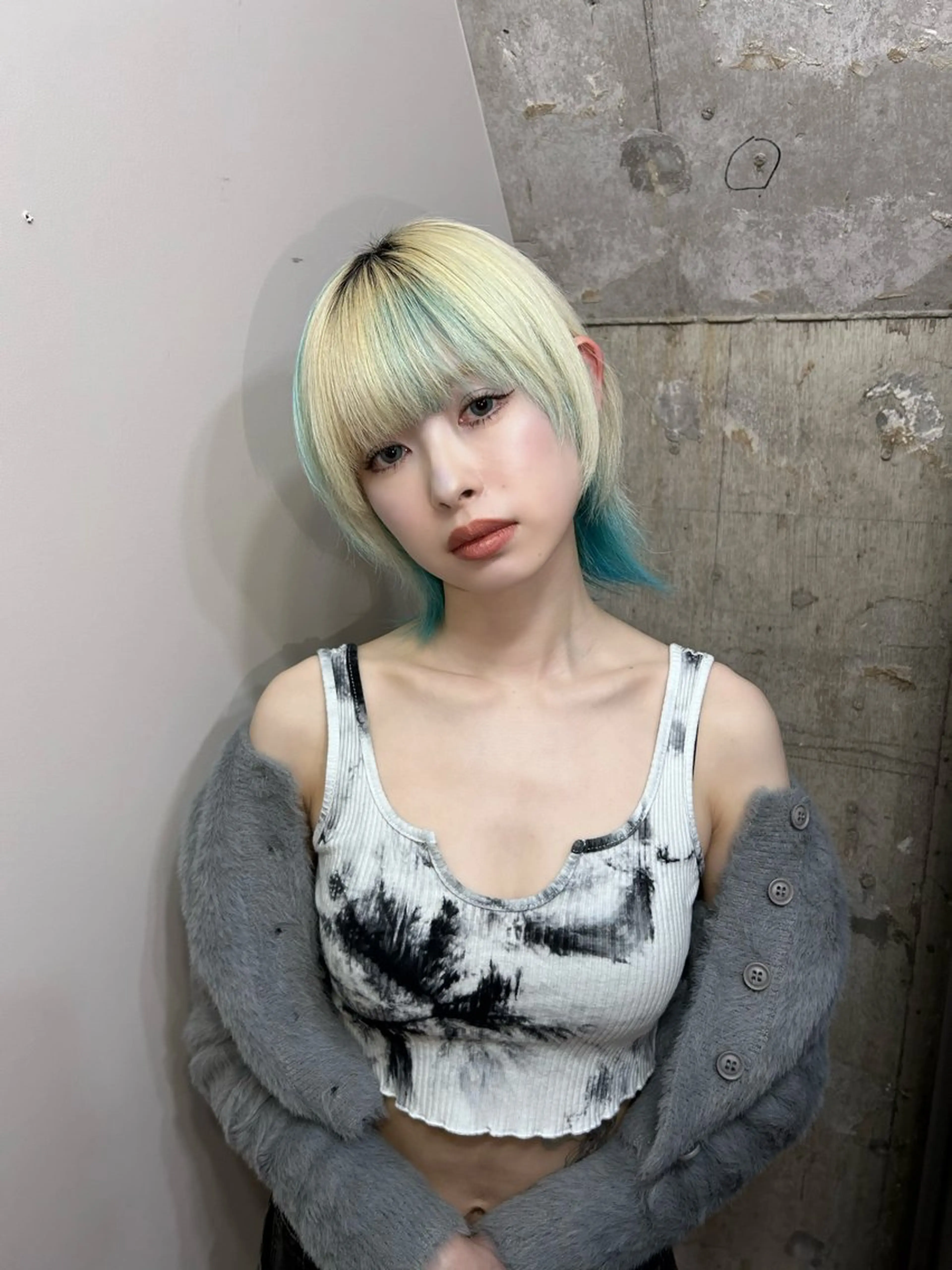 ショート カラー ブリーチ 𝙱𝙻𝙴𝙽 𝚋𝚢 𝚍𝚘𝚝.所属・🤍BLEN 窓🤍のヘアスタイル