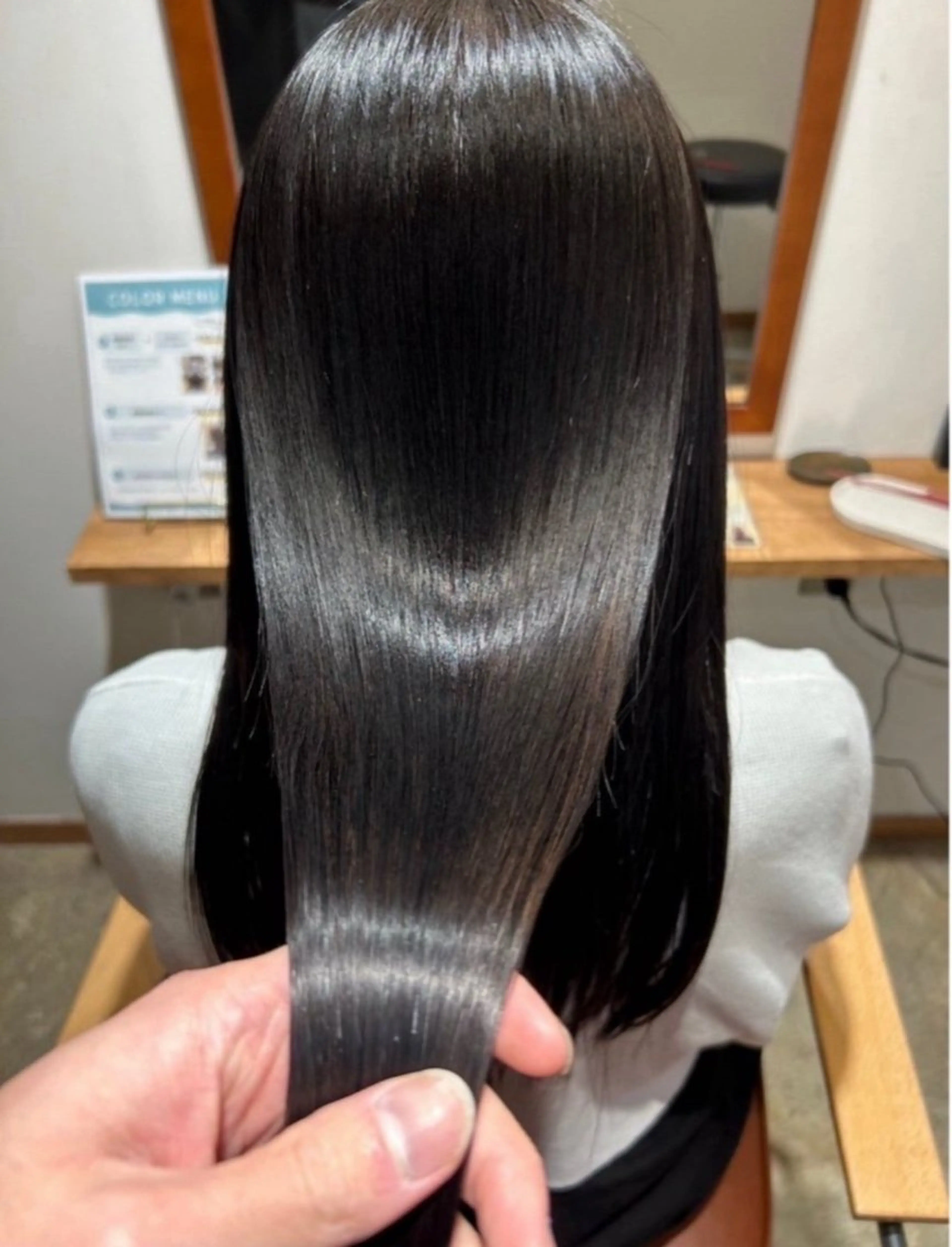 ロング カラー ヘアカラー 伊藤 梨緒のヘアスタイル