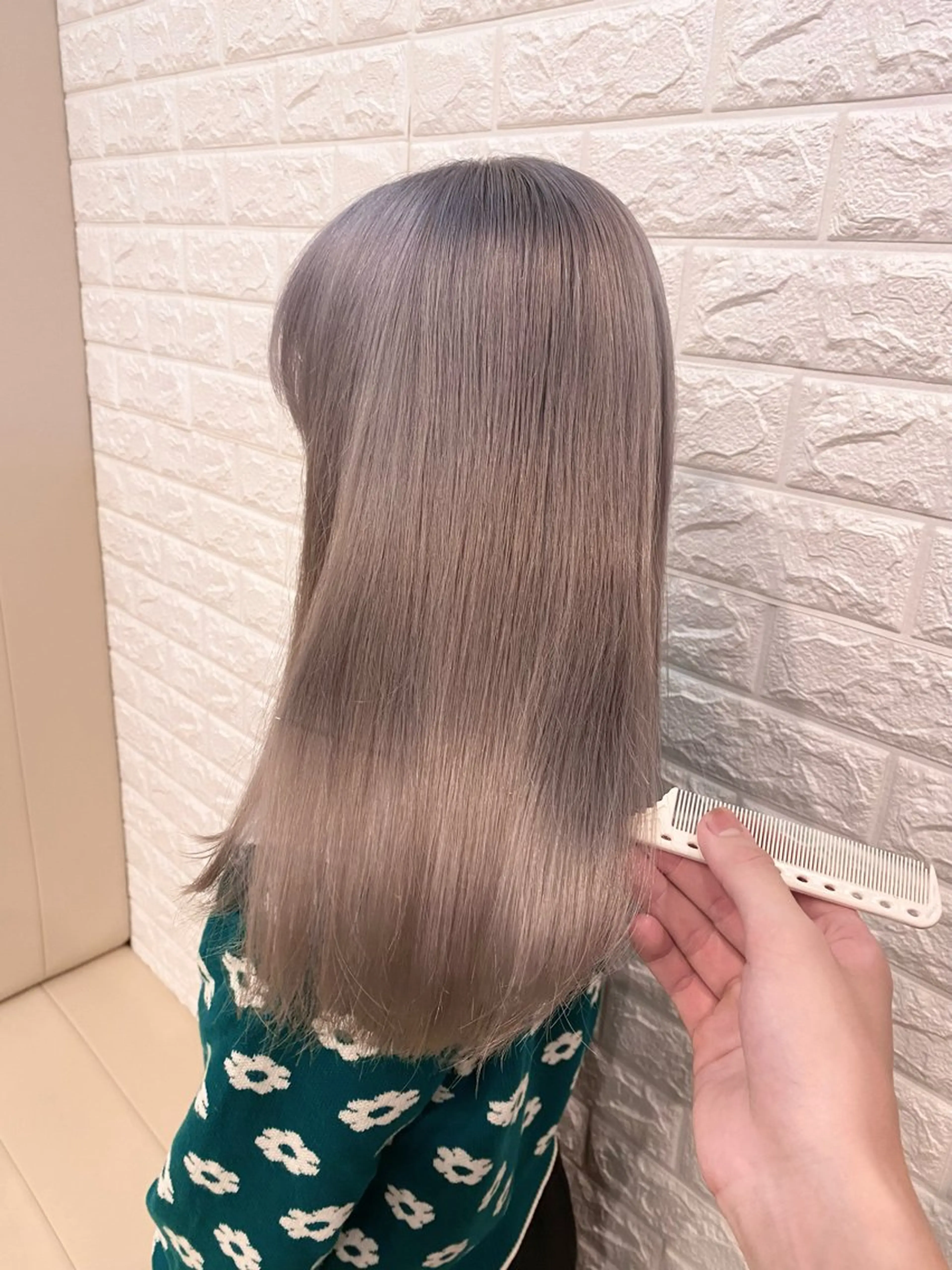 セミロング _WHITE難波店[アンダーバーホワイト]所属・難波/艶カラー/ 韓国風/中村嘉秀のヘアスタイル