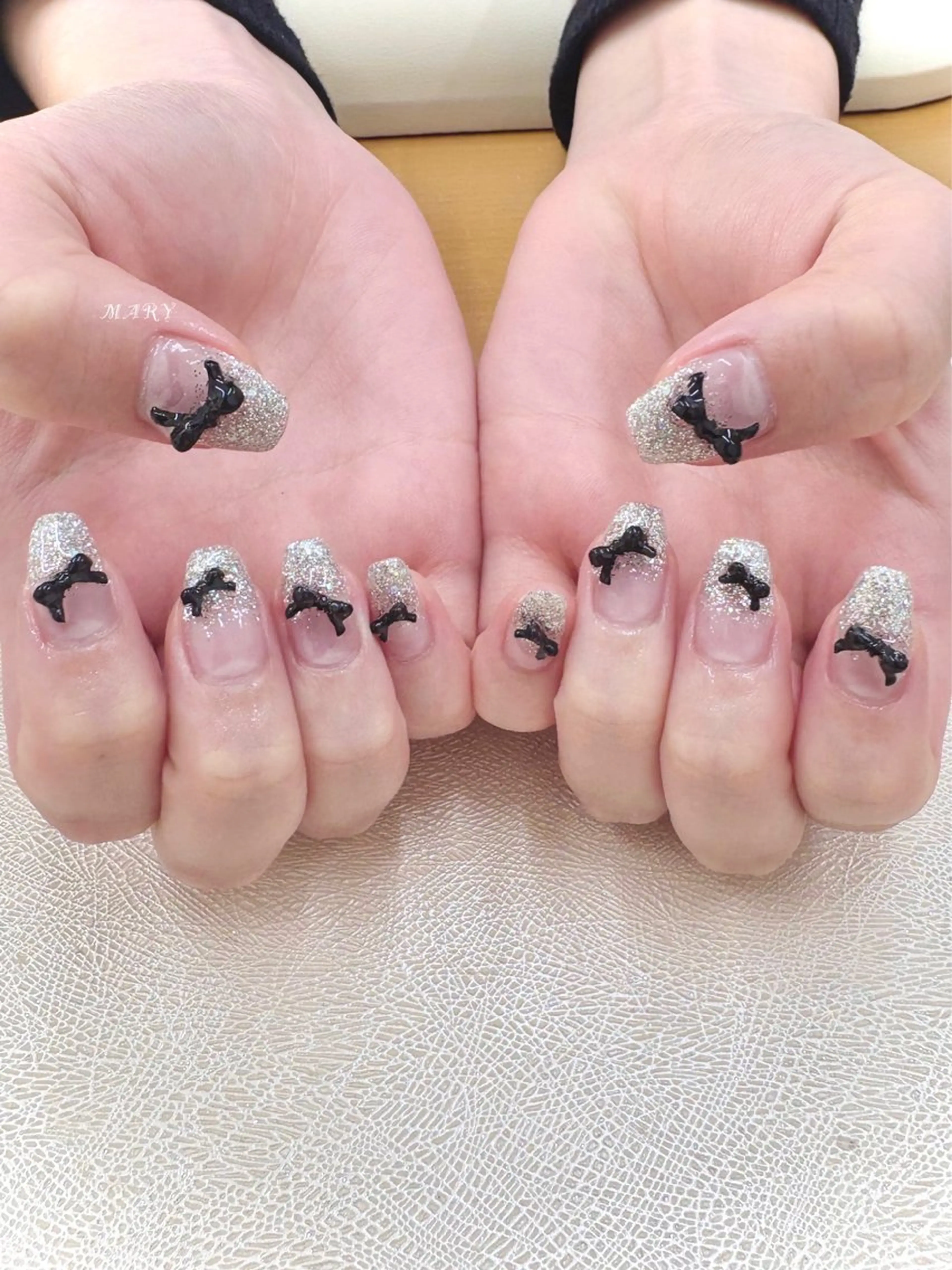 ネイル グラデーション キラキラネイル ラメ(グリッター) ラメグラデーション ニュアンスネイル ハンドネイル Mary nail所属・Mary nail .narumiのネイルデザイン