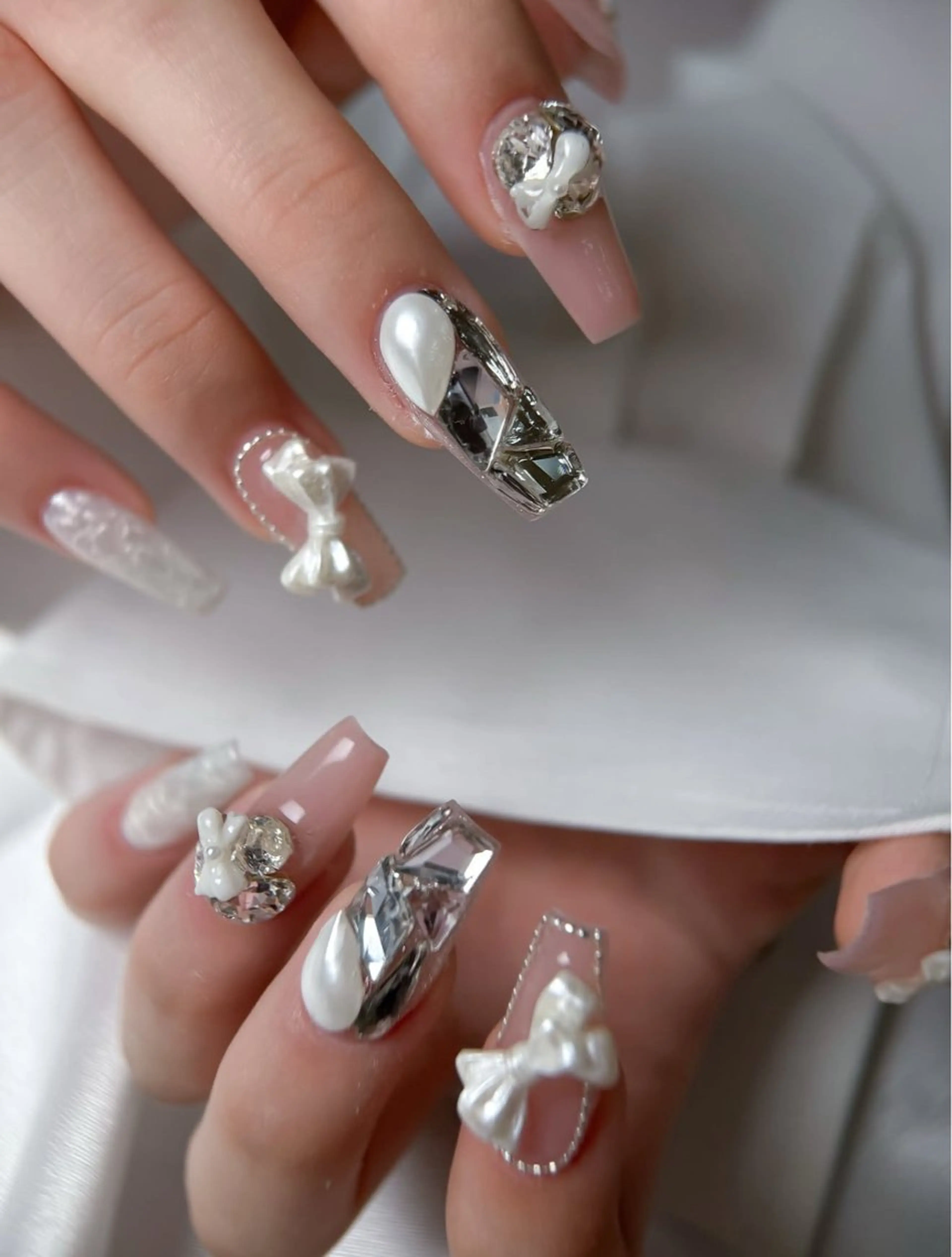 ネイル アニマル柄 オーロラネイル チークネイル フラッシュネイル ジェルネイル ハンドネイル Lyna Nailのネイルデザイン