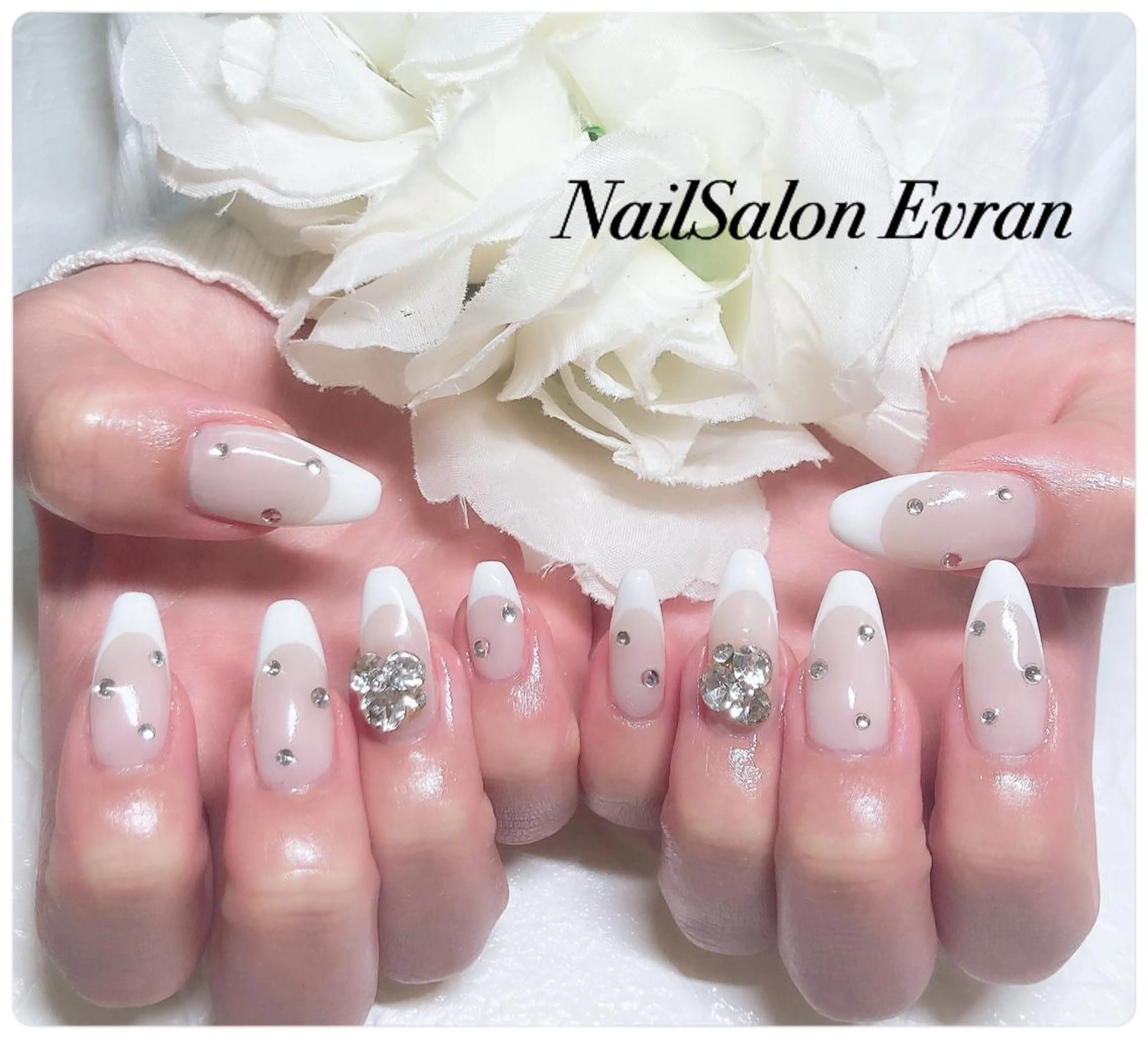 ネイル アートネイル フレンチネイル マグネットネイル 持ち込み ニュアンスネイル Nail salon Evranのネイルデザイン