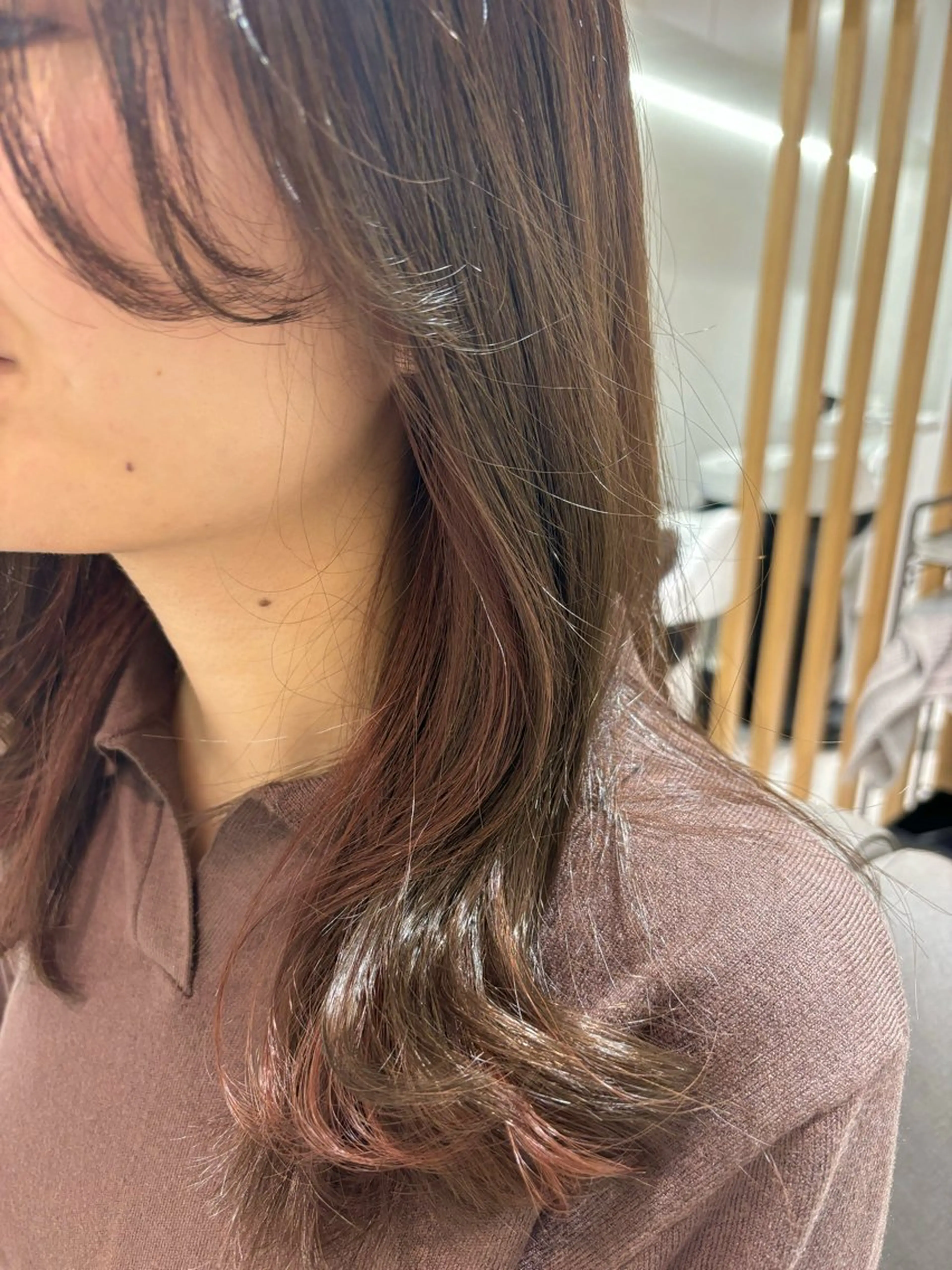 セミロング カラー ベージュカラー オリーブベージュ ピンクカラー ピンクベージュ 白土 さくらのヘアスタイル