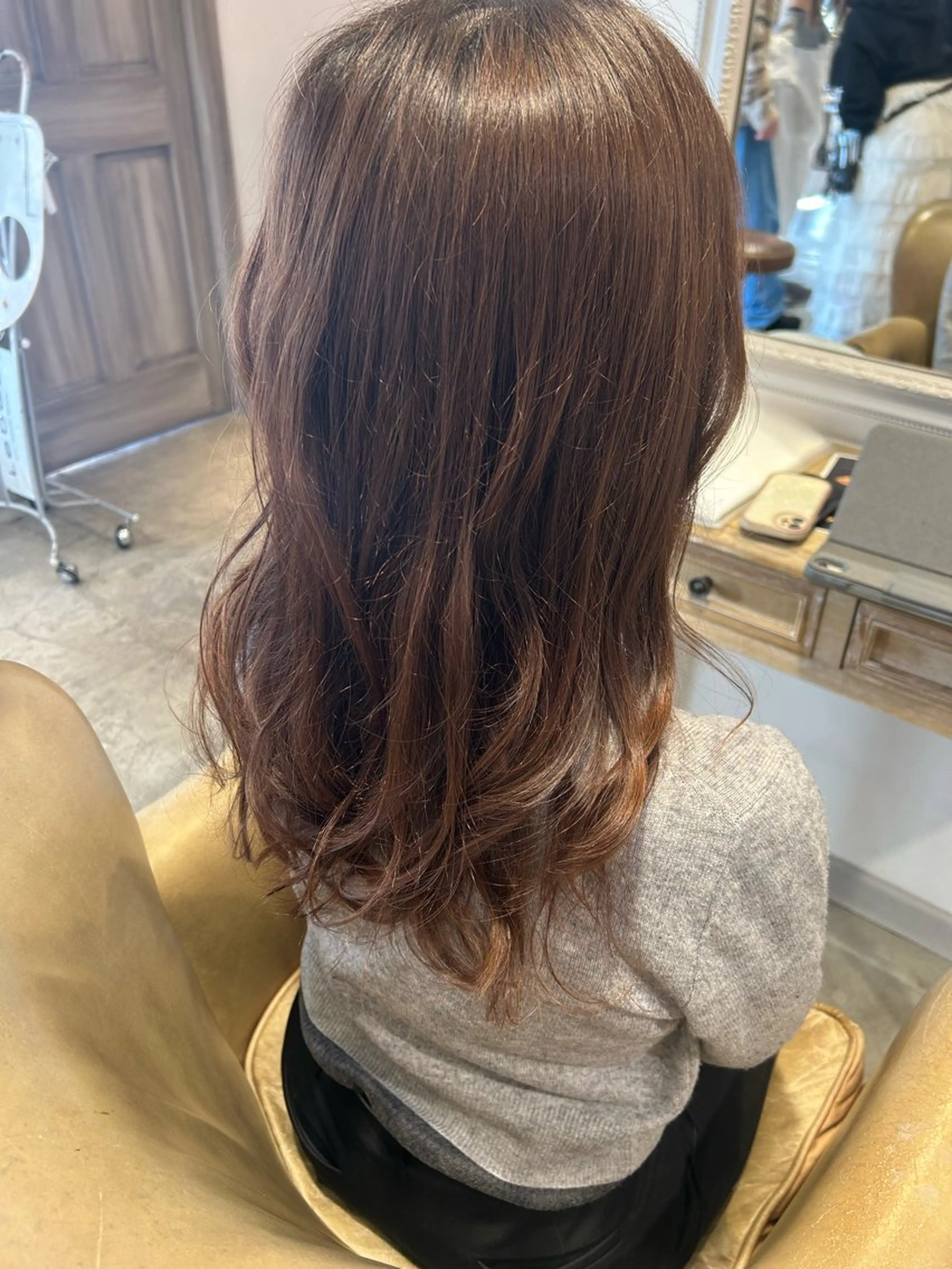 ミディアム 鍋島 平のヘアスタイル
