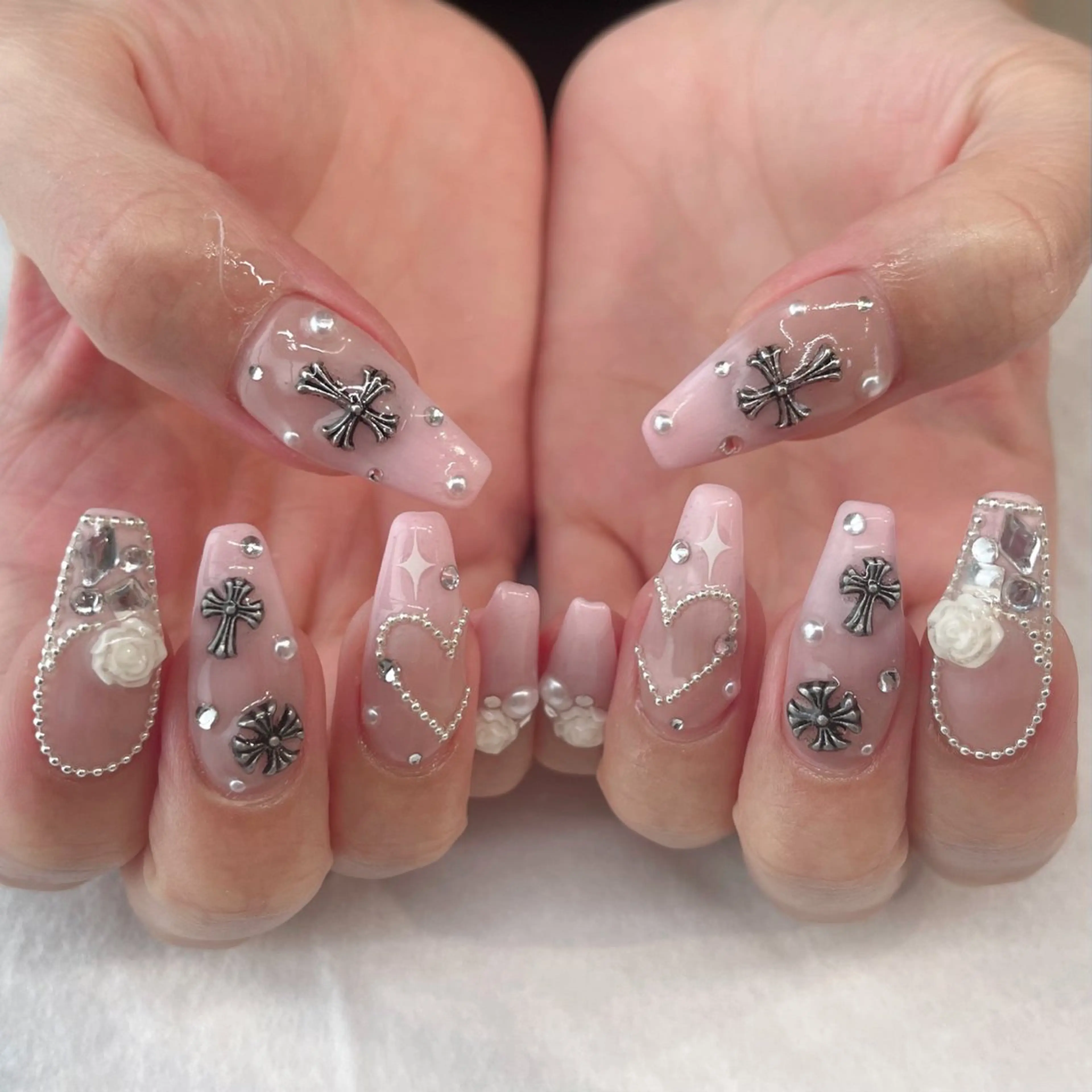 ネイル ハンドネイル 💎🐰 saki. m 🐰💎のネイルデザイン