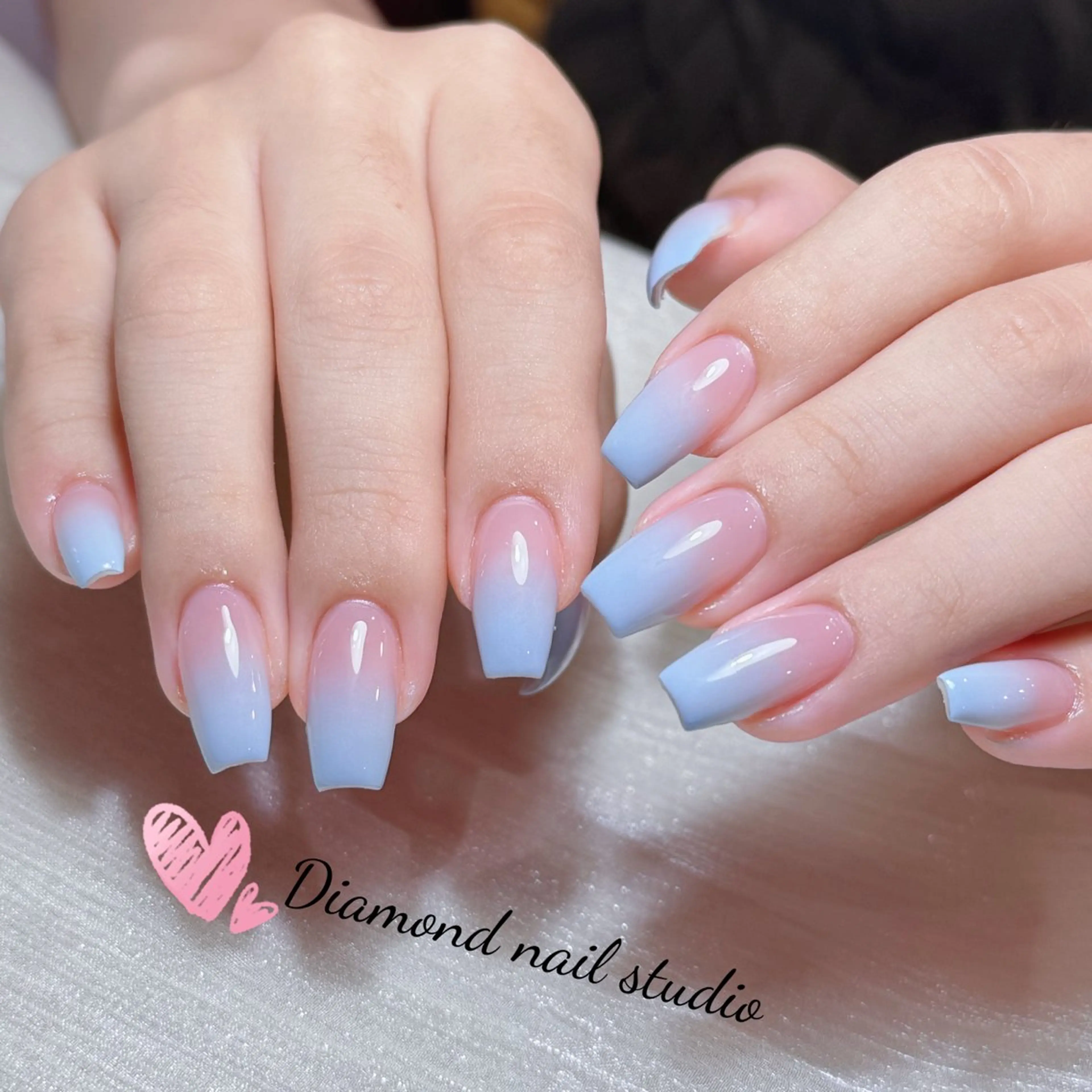 ネイル アートネイル オーロラネイル ガーリー キラキラネイル 韓国ネイル ハンドネイル ハンドケア Yuki 🍁のネイルデザイン