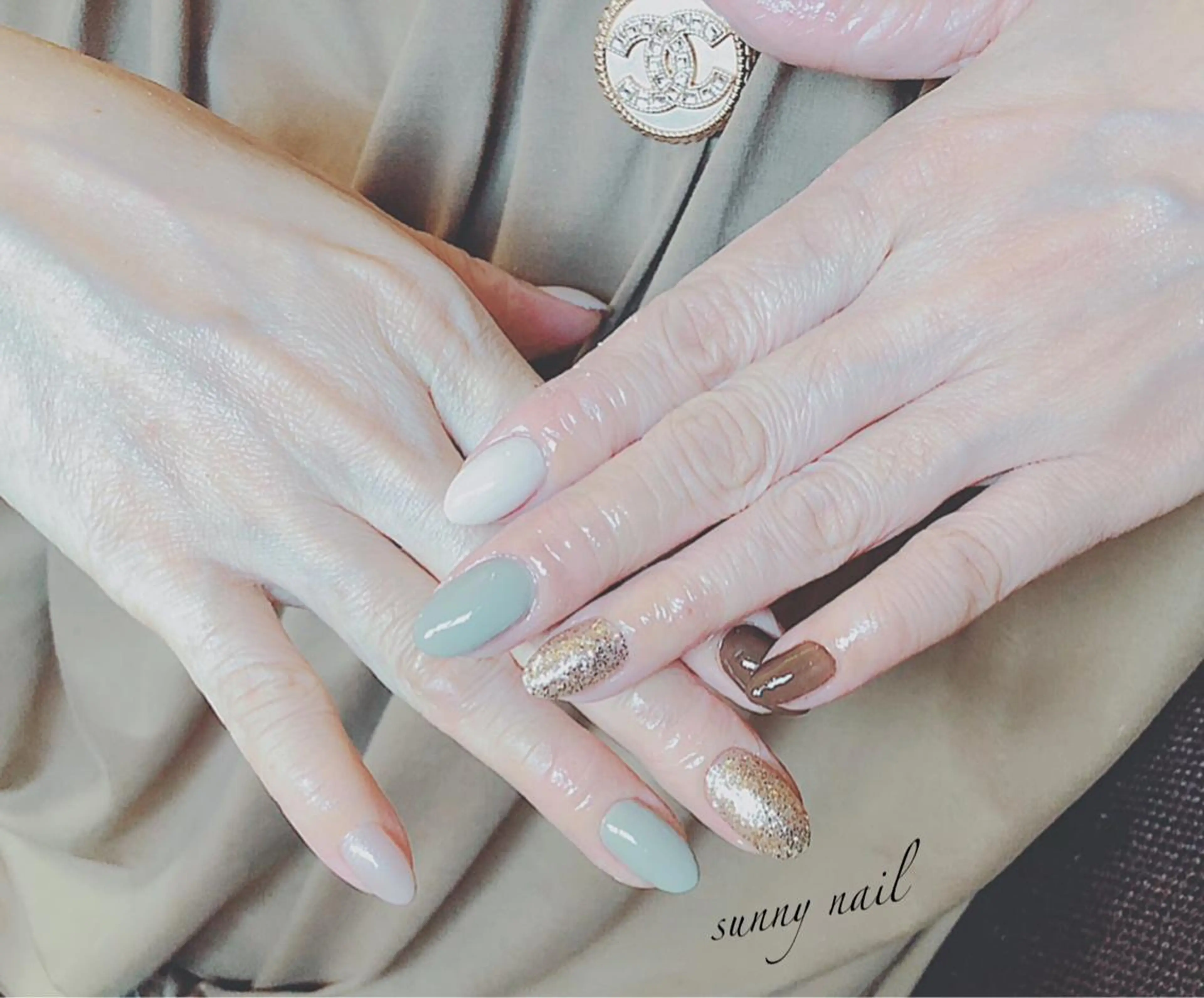 ネイル ブラウン ラメ(グリッター) ワンカラーネイル ピスタチオネイル sunny nailのネイルデザイン