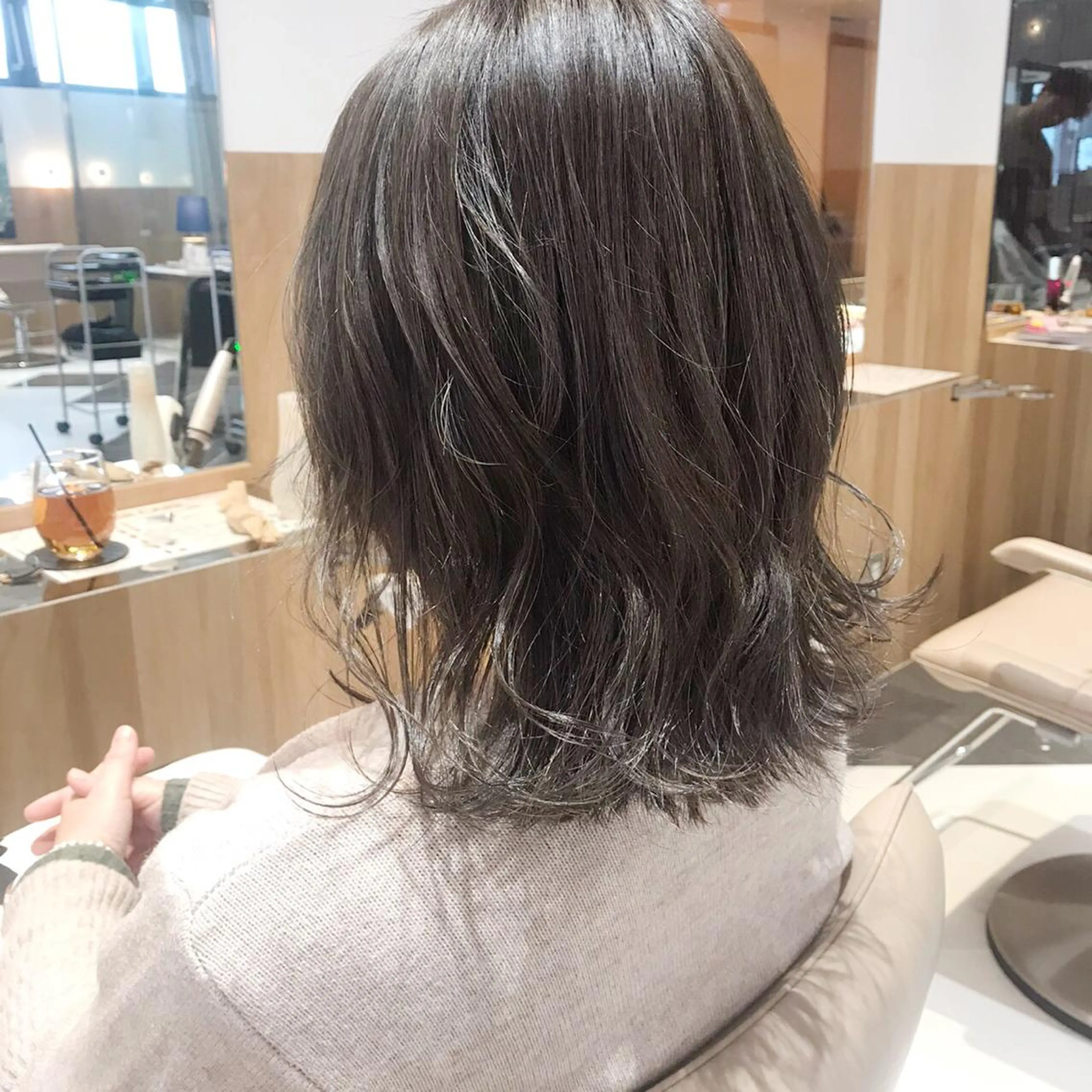 ミディアム カラー アッシュ アッシュグレー バレイヤージュ ベージュカラー 透明感カラー カット ヘアカラー トリートメント ボブ/ハイトーン 立川loose 下田のヘアスタイル
