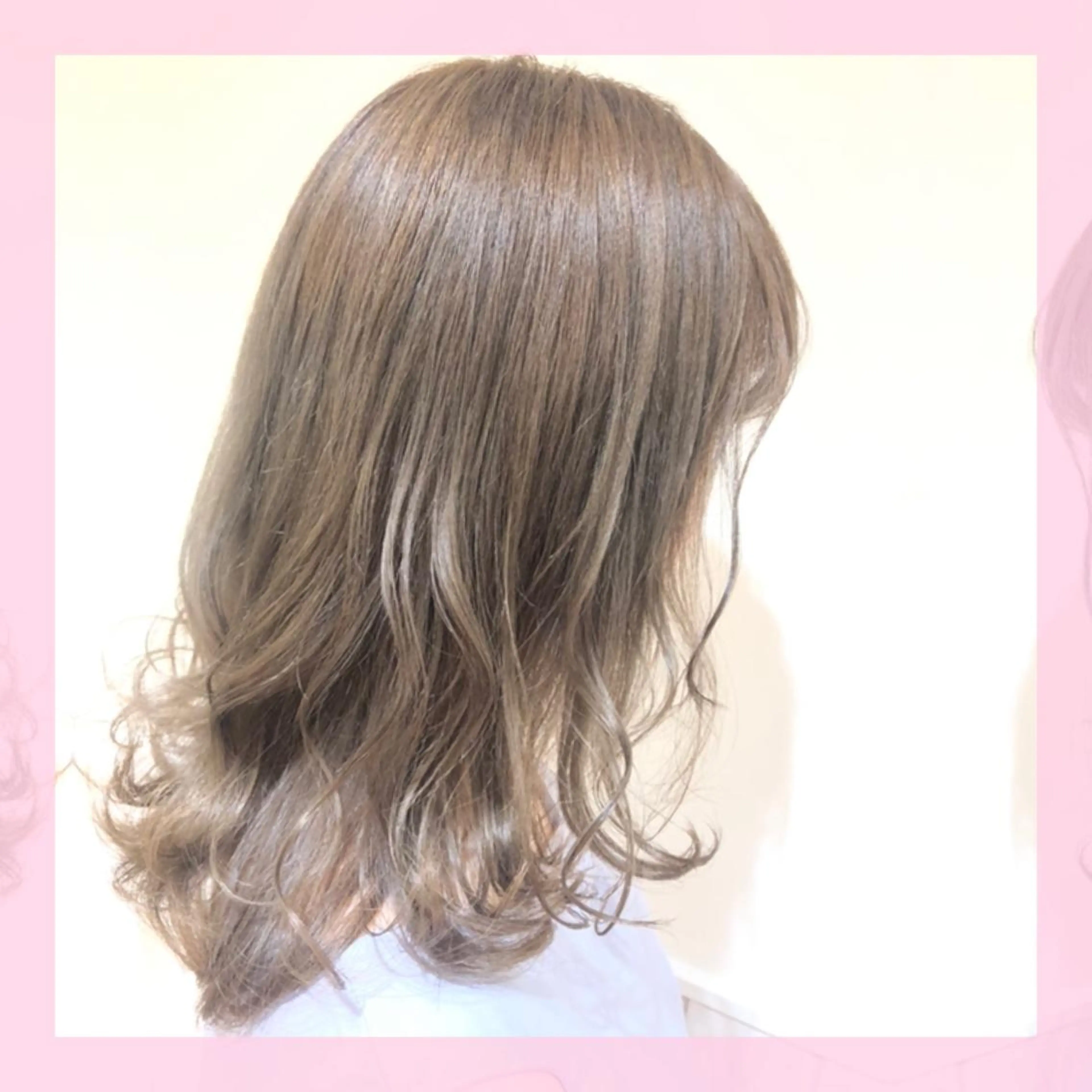 ミディアム カラー ベージュカラー ホワイトベージュ カット ヘアカラー plum.所属・🍒前川 🍒のヘアスタイル