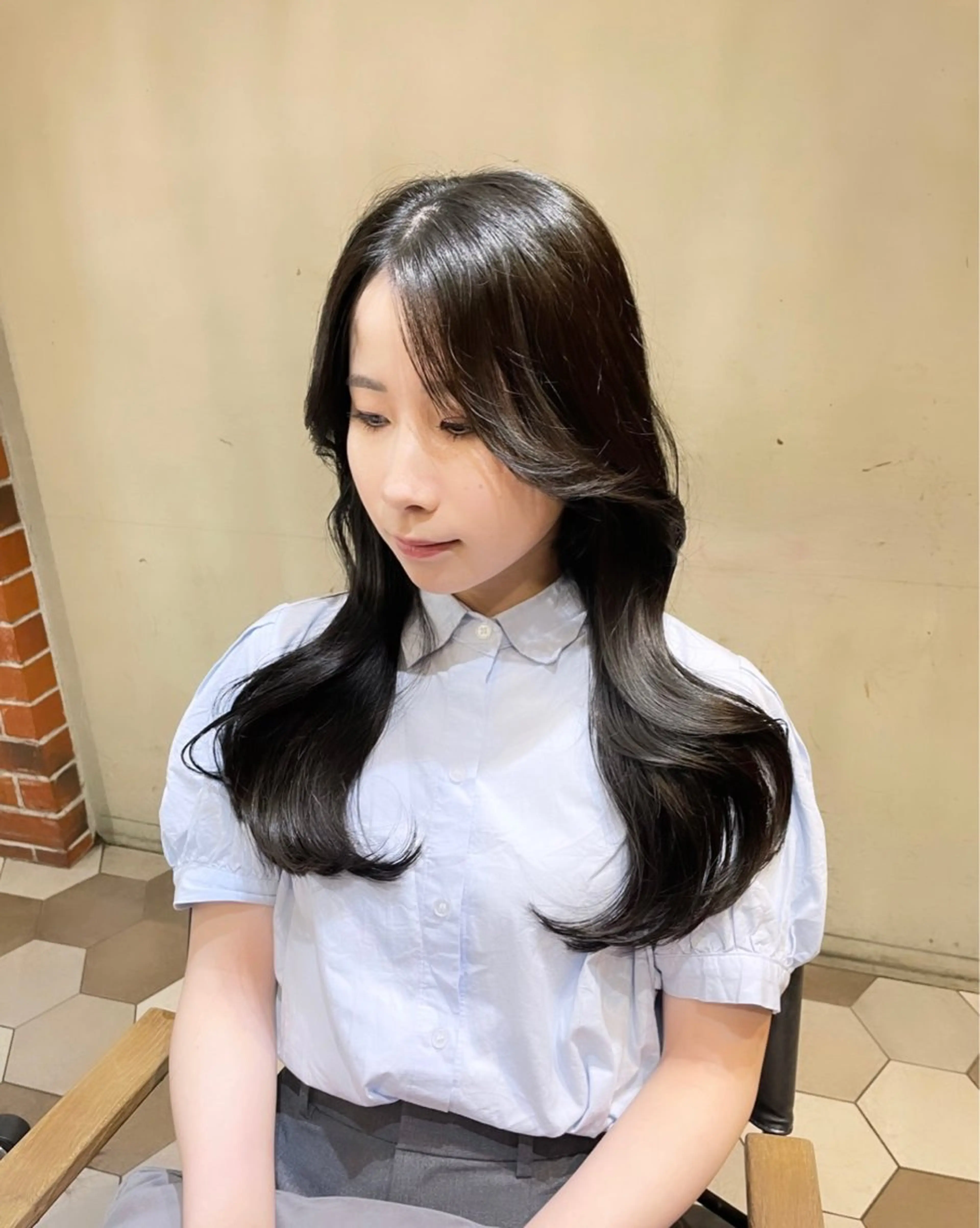 ロング カラー ヘアアレンジ 黒髪 グレーブラック くびれヘア レイヤーカット カット ヘアカラー トリートメント 酸性縮毛矯正🧴韓国 レイヤー/髪質改善のヘアスタイル