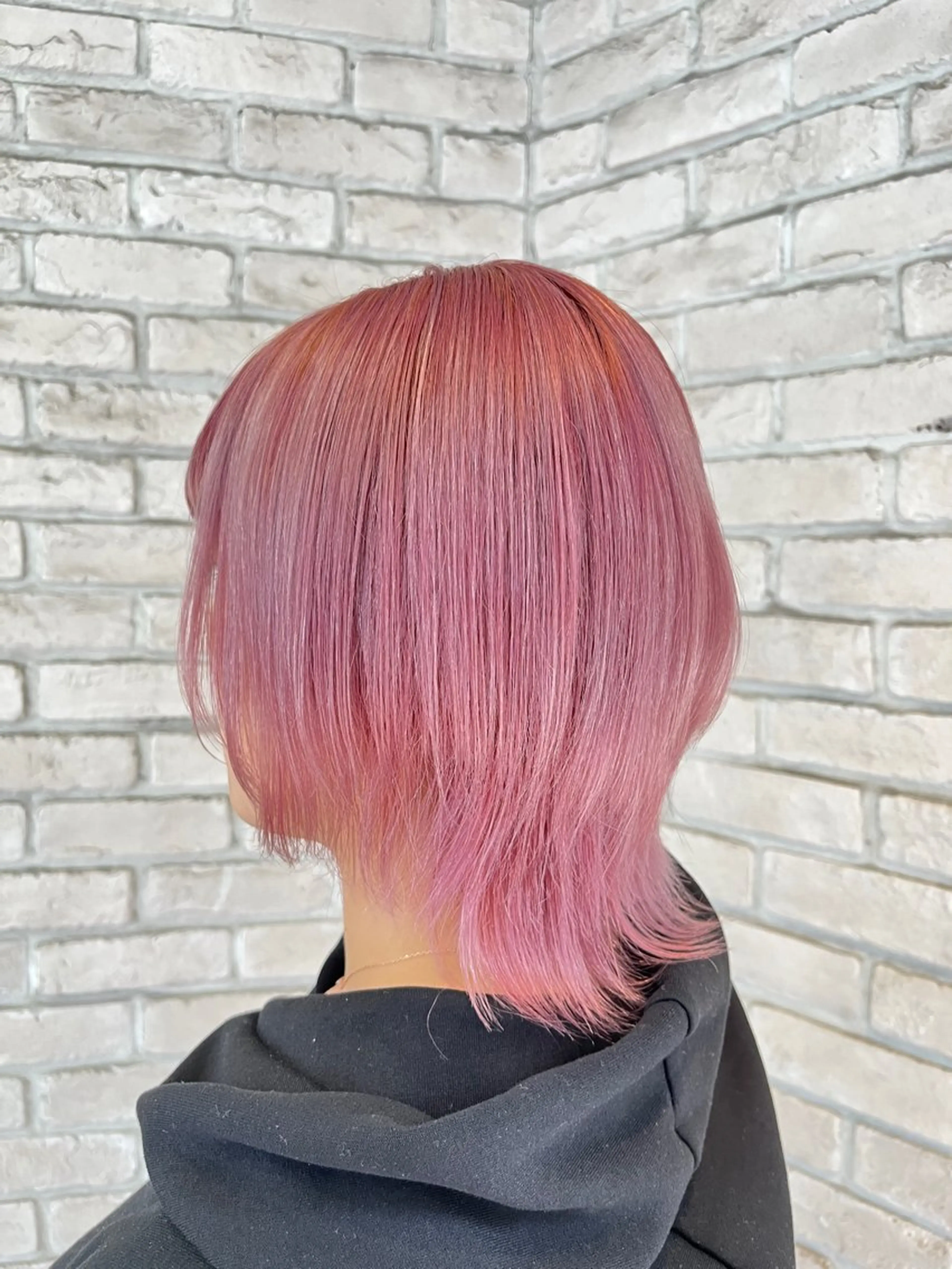 ショート カラー ブリーチ ダブルカラー ピンクカラー ヘアカラー トリートメント ケアブリーチハイトー ンシールエクステのヘアスタイル