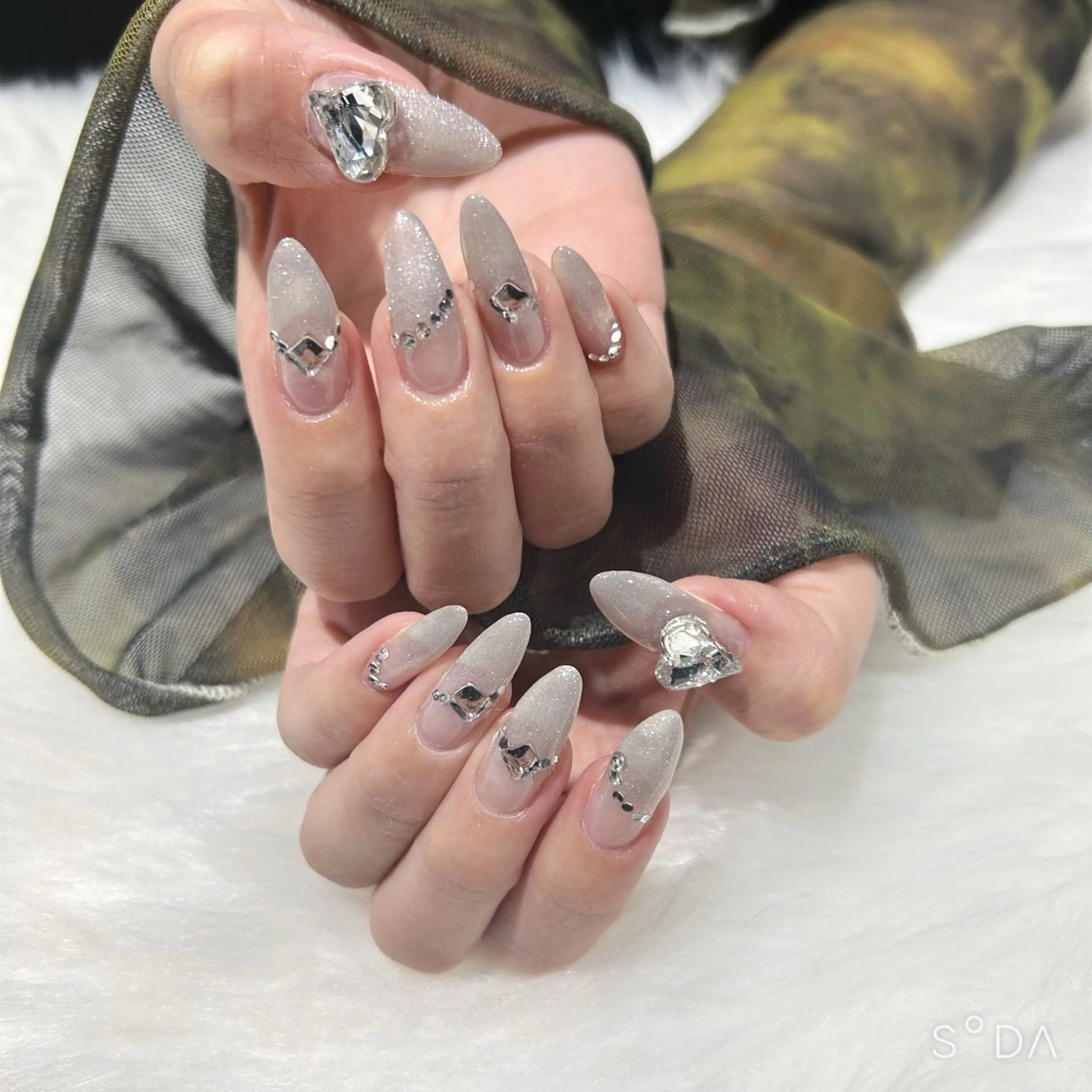 ネイル グラデーション キラキラネイル マグネットネイル シルバー ハンドネイル Keli Nailのネイルデザイン