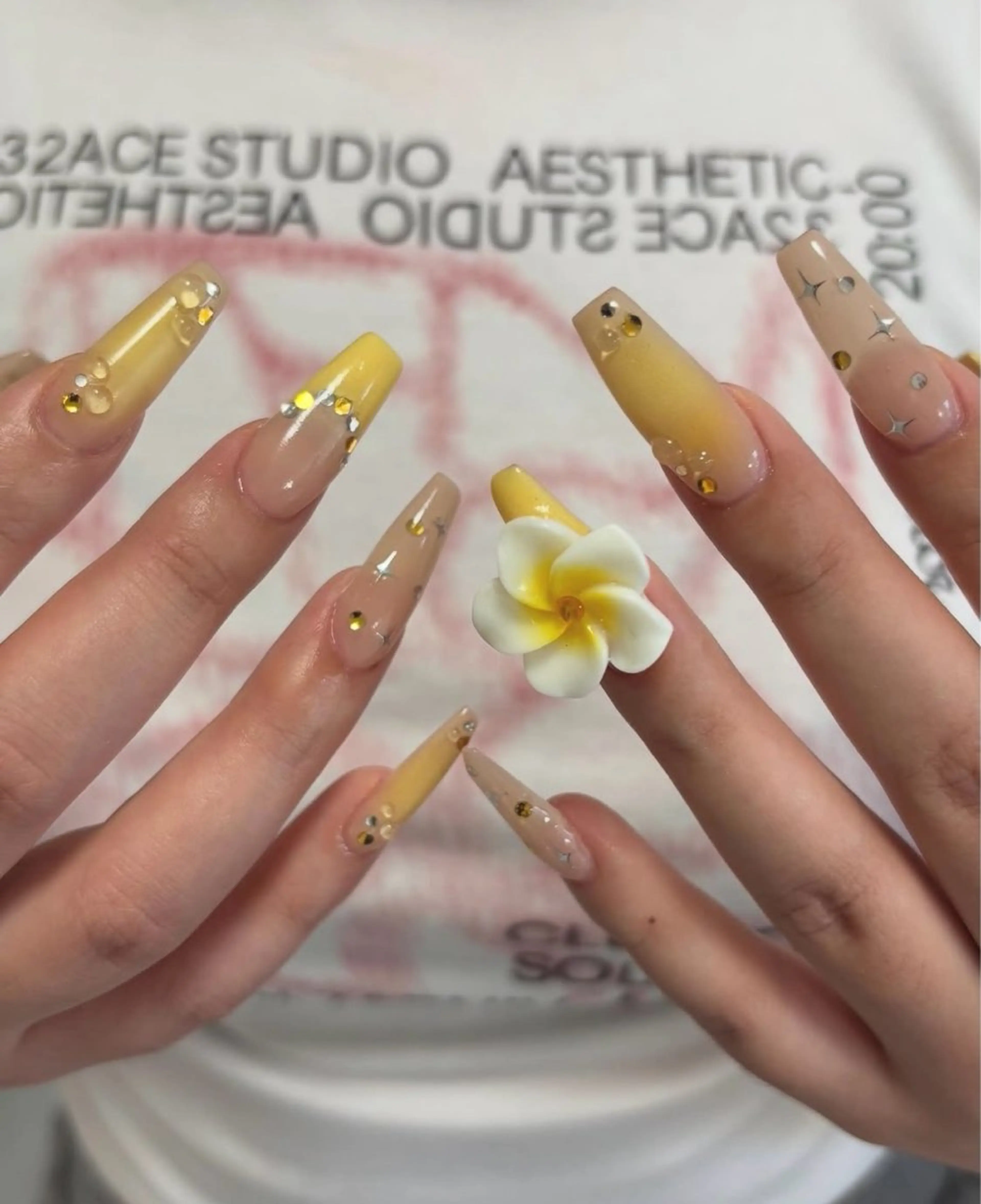 ネイル フレンチネイル グラデーション 韓国ネイル マグネットネイル シンプルネイル ハンドネイル CoMo Nail Studio所属・CoMo Nailのネイルデザイン