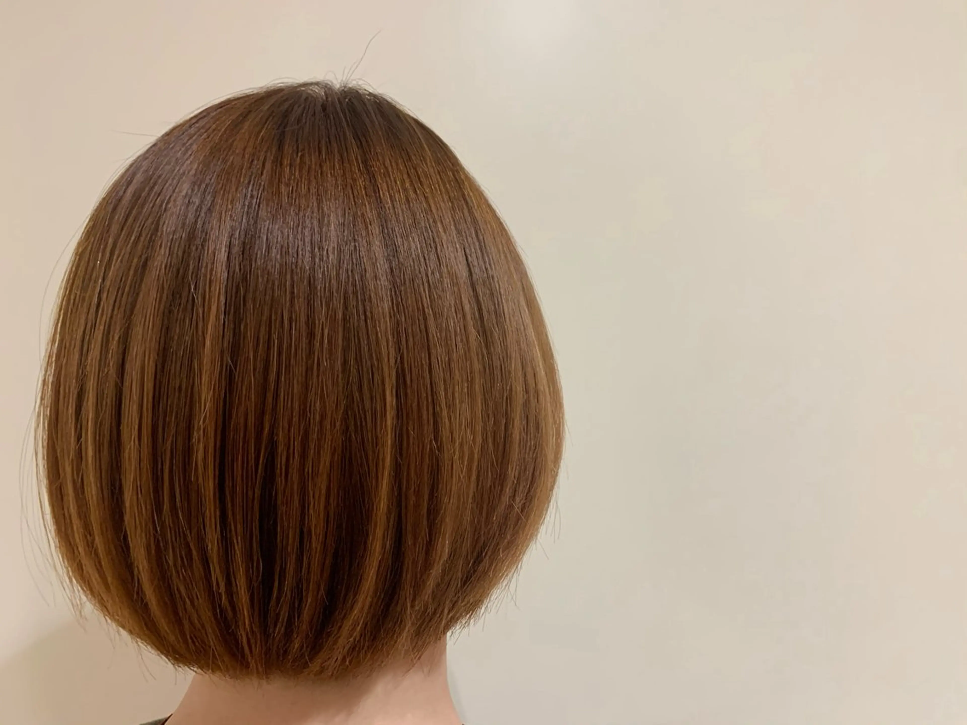 ショート カラー カット ヘアカラー トリートメント ☘️折戸結菜☘️ ハイトーンカラーのヘアスタイル