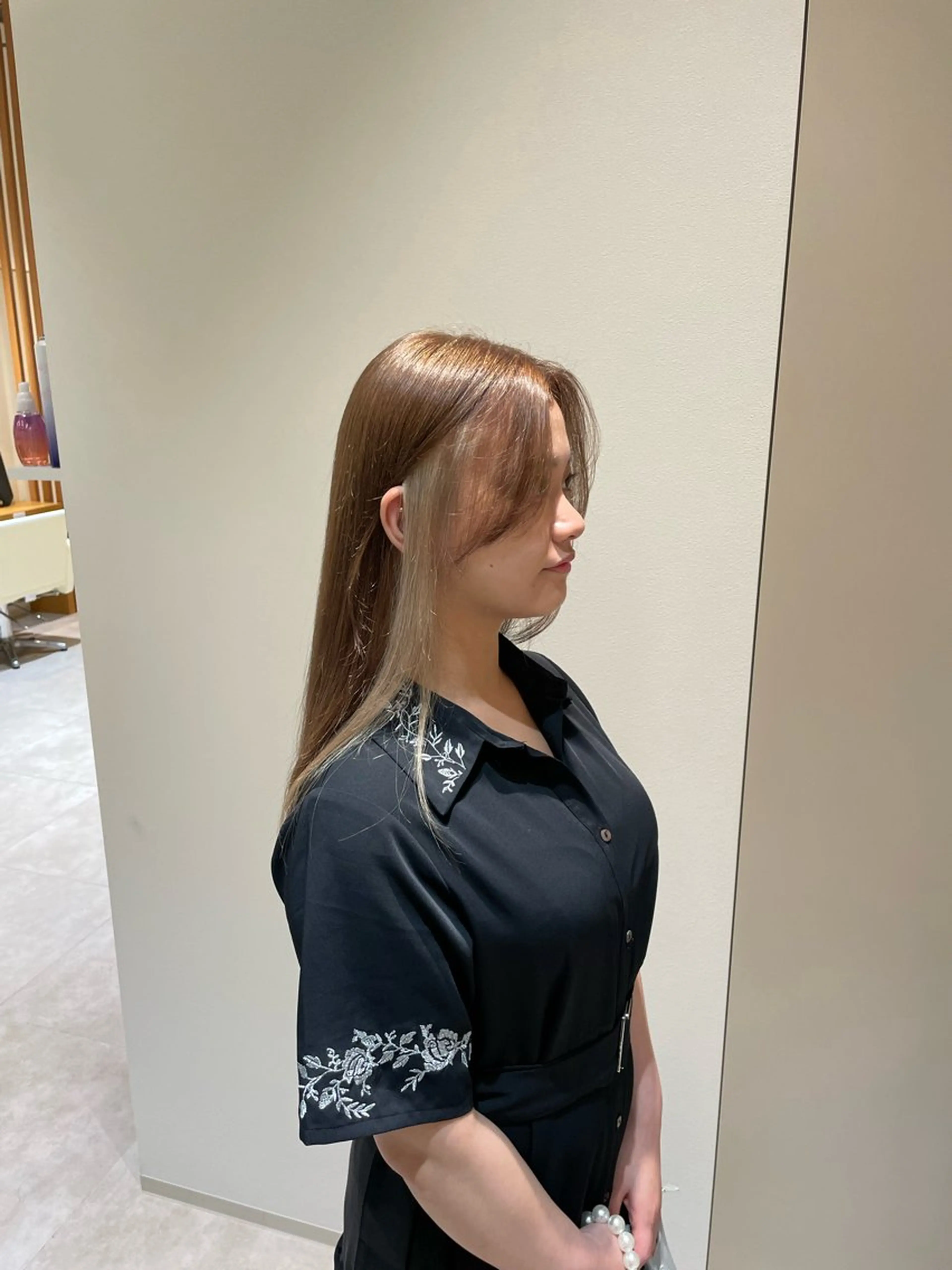 セミロング カラー インナーカラー ヘアカラー 脱白髪染め白髪ぼかし TERA（寺崎）のヘアスタイル