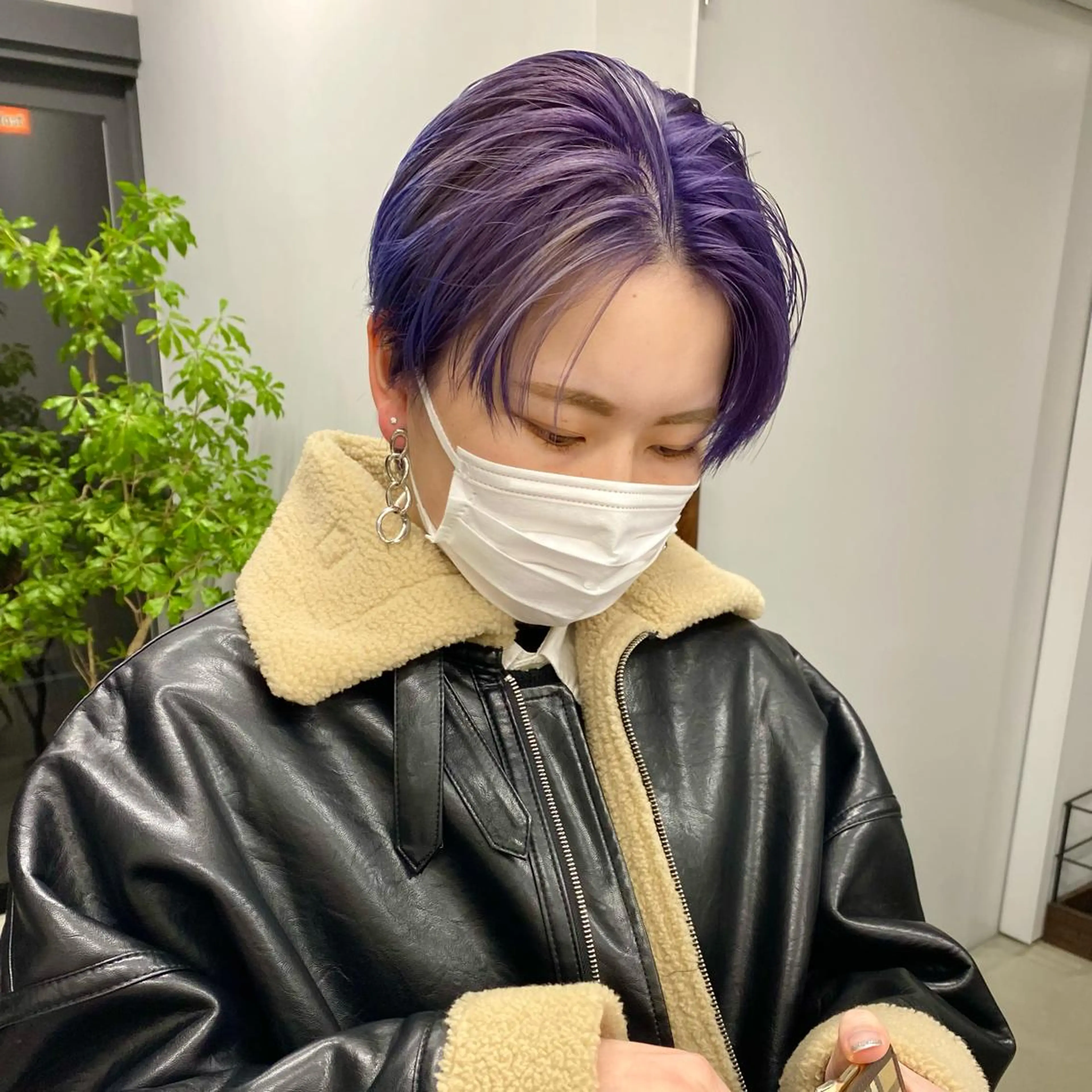 ショート カラー ダブルカラー パープルカラー 山口 モエのヘアスタイル