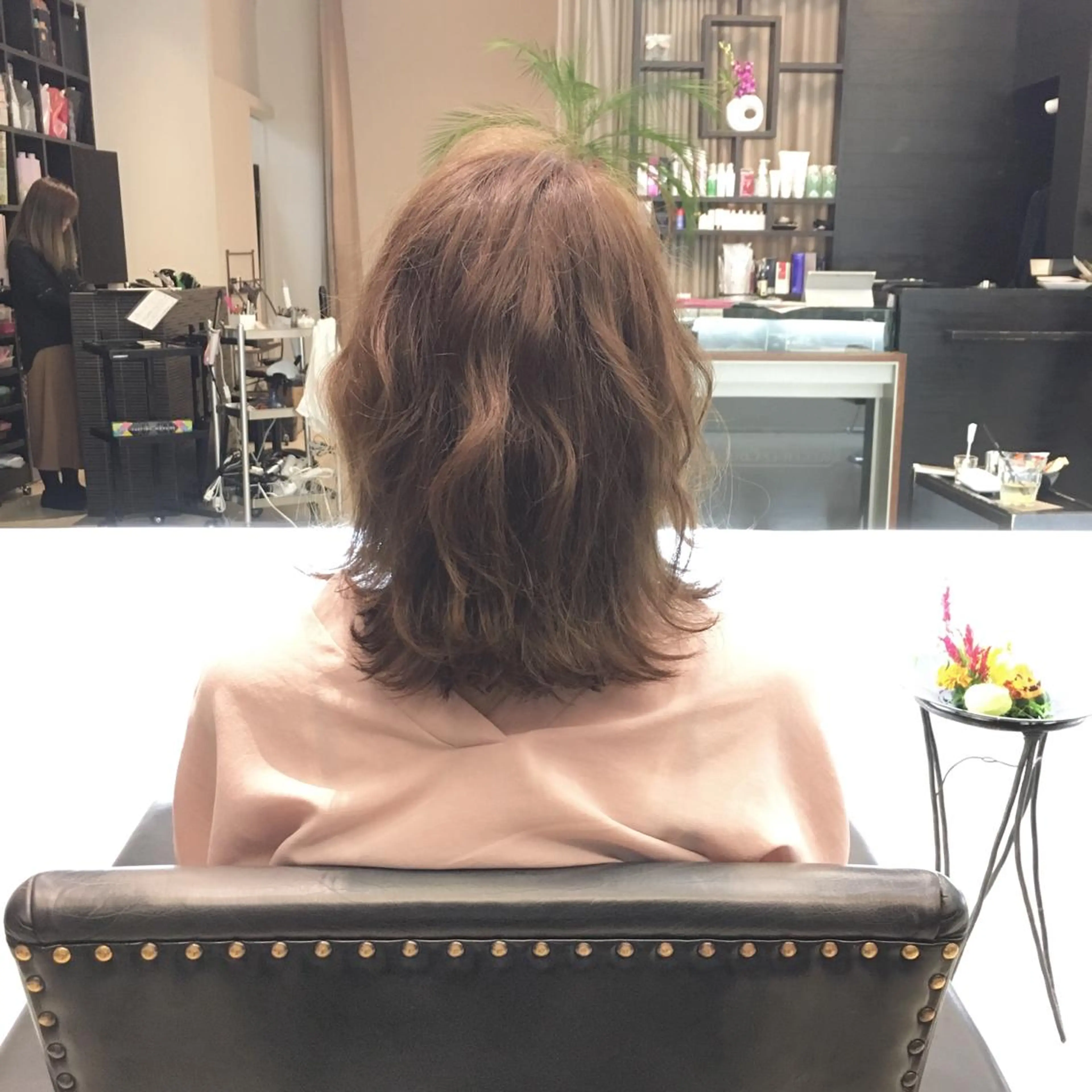 ミディアム セミロング カラー ヘアアレンジ 外ハネヘア Lien所属・西川 ヒロキのヘアスタイル