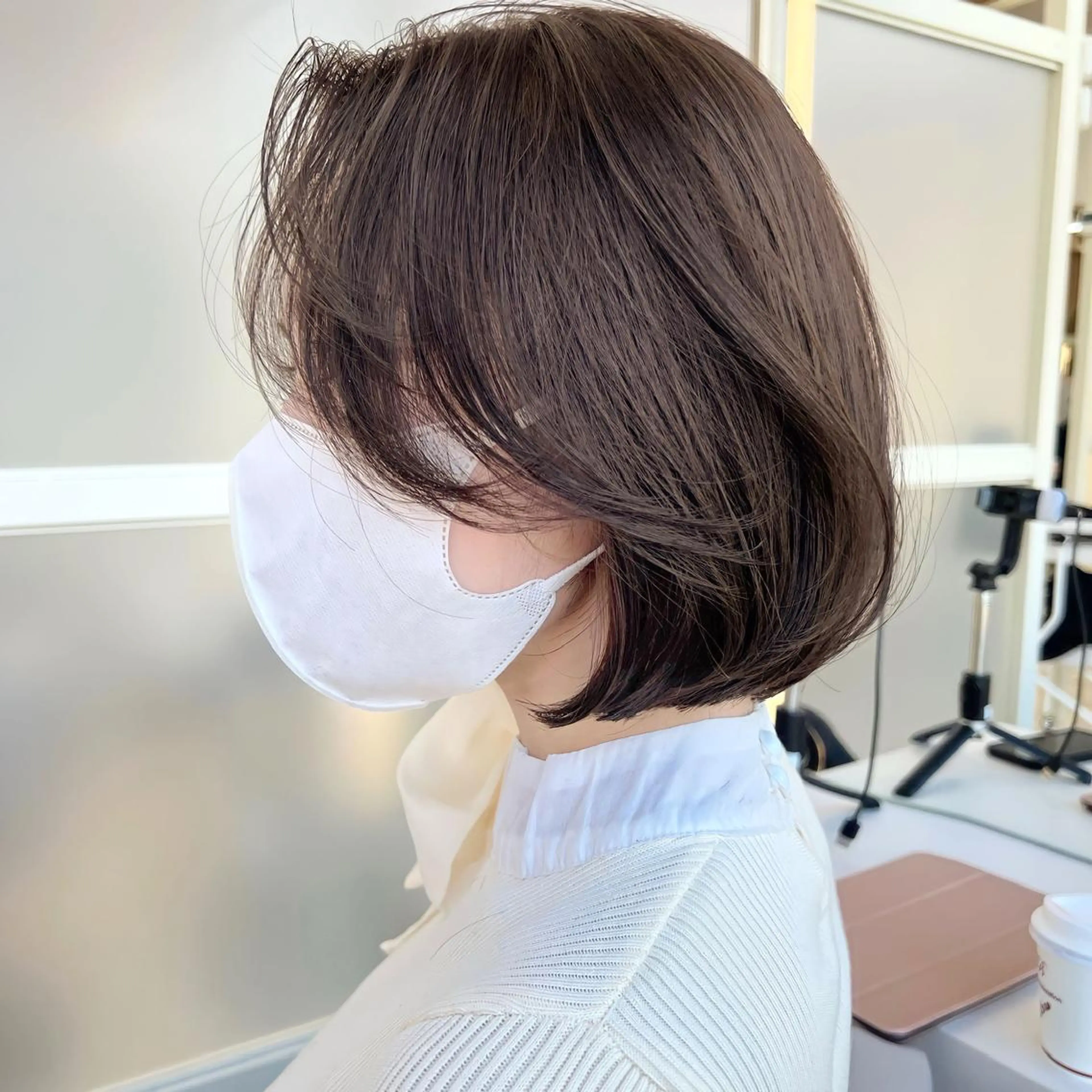 ショート カラー ベージュカラー グレージュ ボブ くびれヘア くせ毛 ヘアカラー トリートメント ニュアンスレイヤー ハイトーンカラーのヘアスタイル