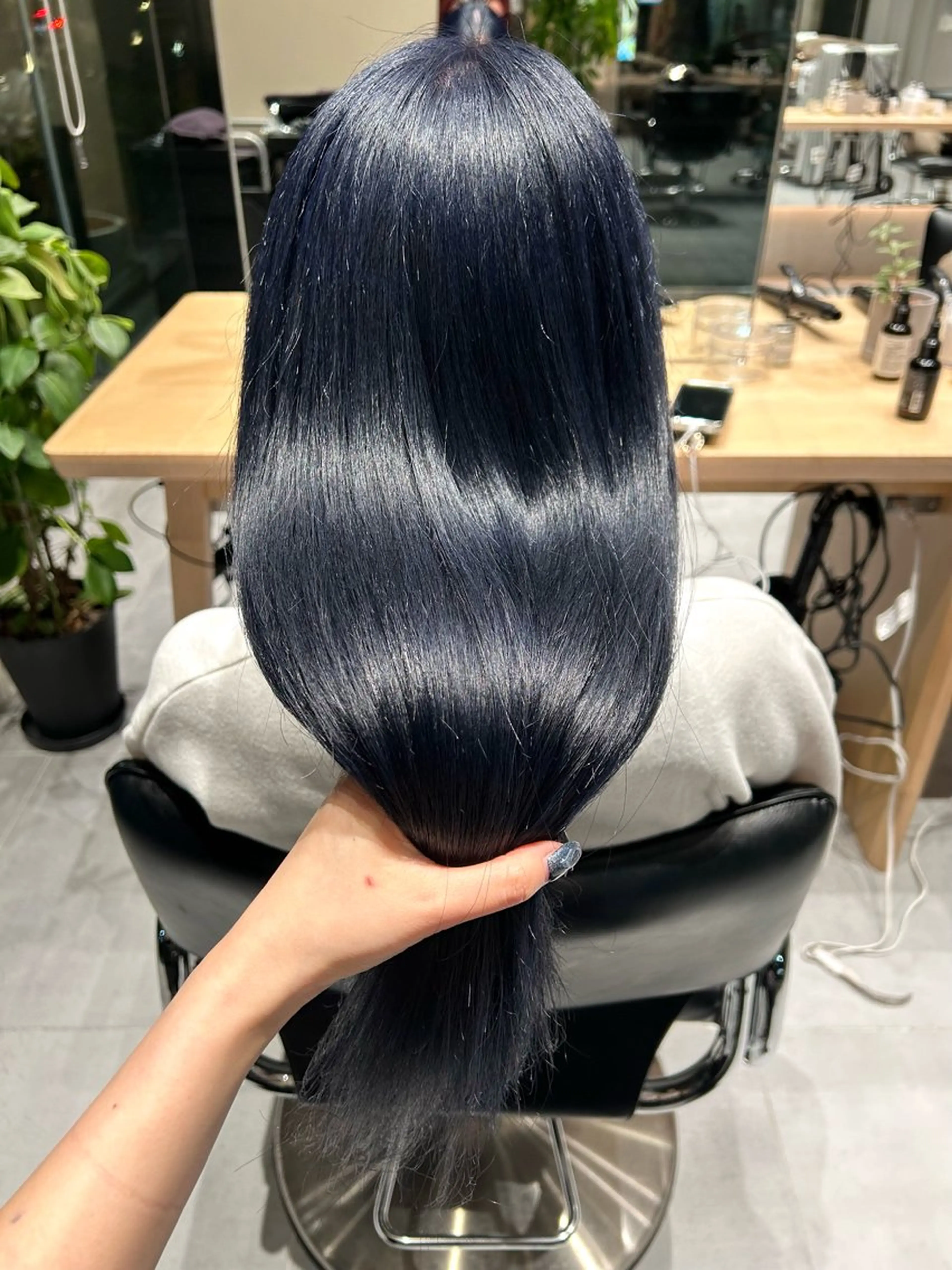 ロング カラー ネイビーカラー ヘアカラー トリートメント ヘアセット ショートカット/ ハイトーン🪼風香のヘアスタイル